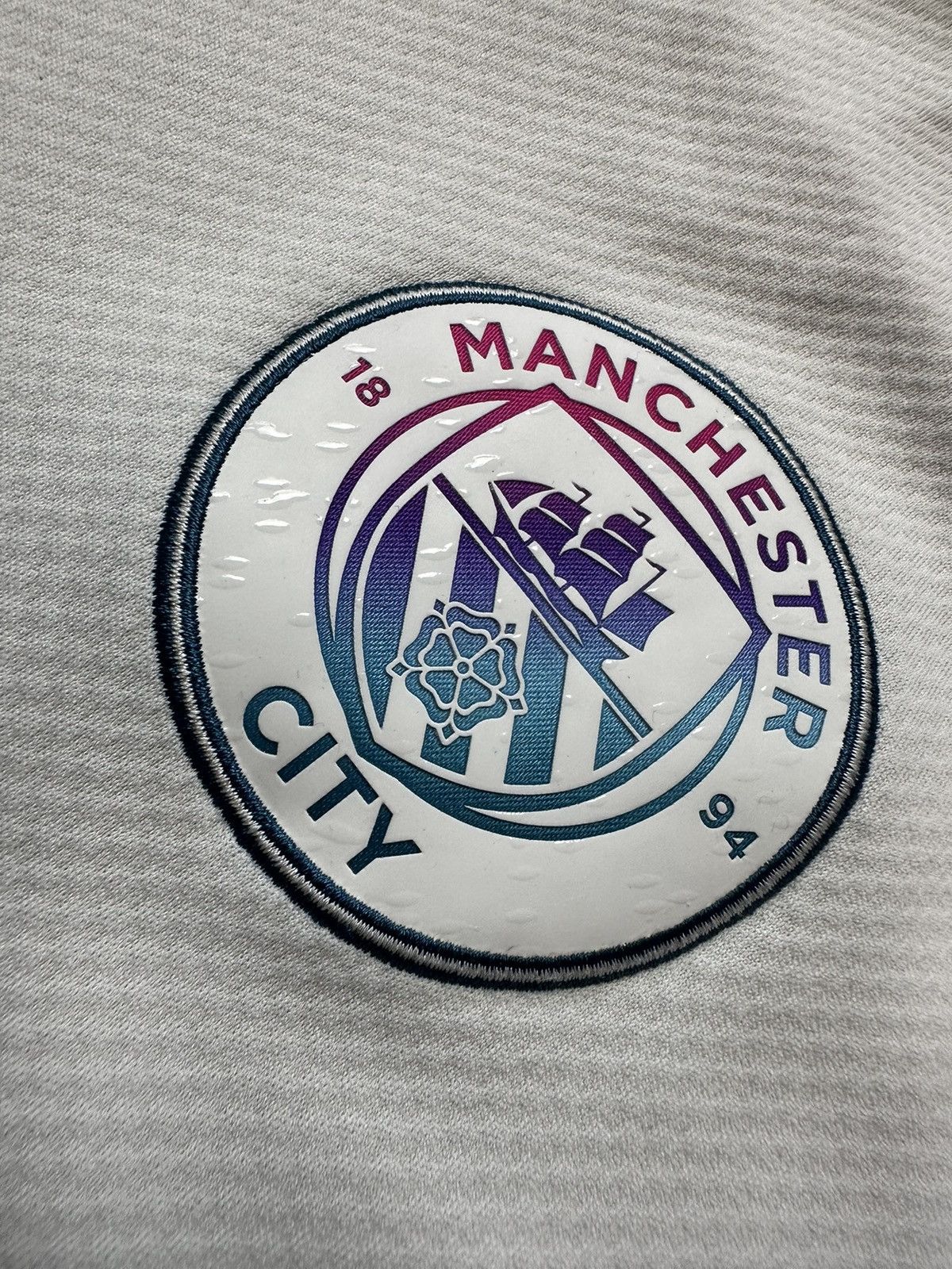 Puma × Vintage Vintage soccer jersey puma Manchester City size L white Size US L / EU 52-54 / 3 - 7 Thumbnail