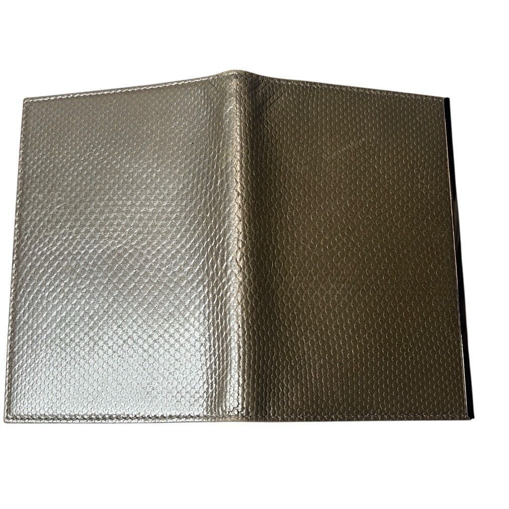Salvatore Ferragamo NWT Salvatore Ferragamo Silver Leather Python-Print Passport Size ONE SIZE - 12 Thumbnail