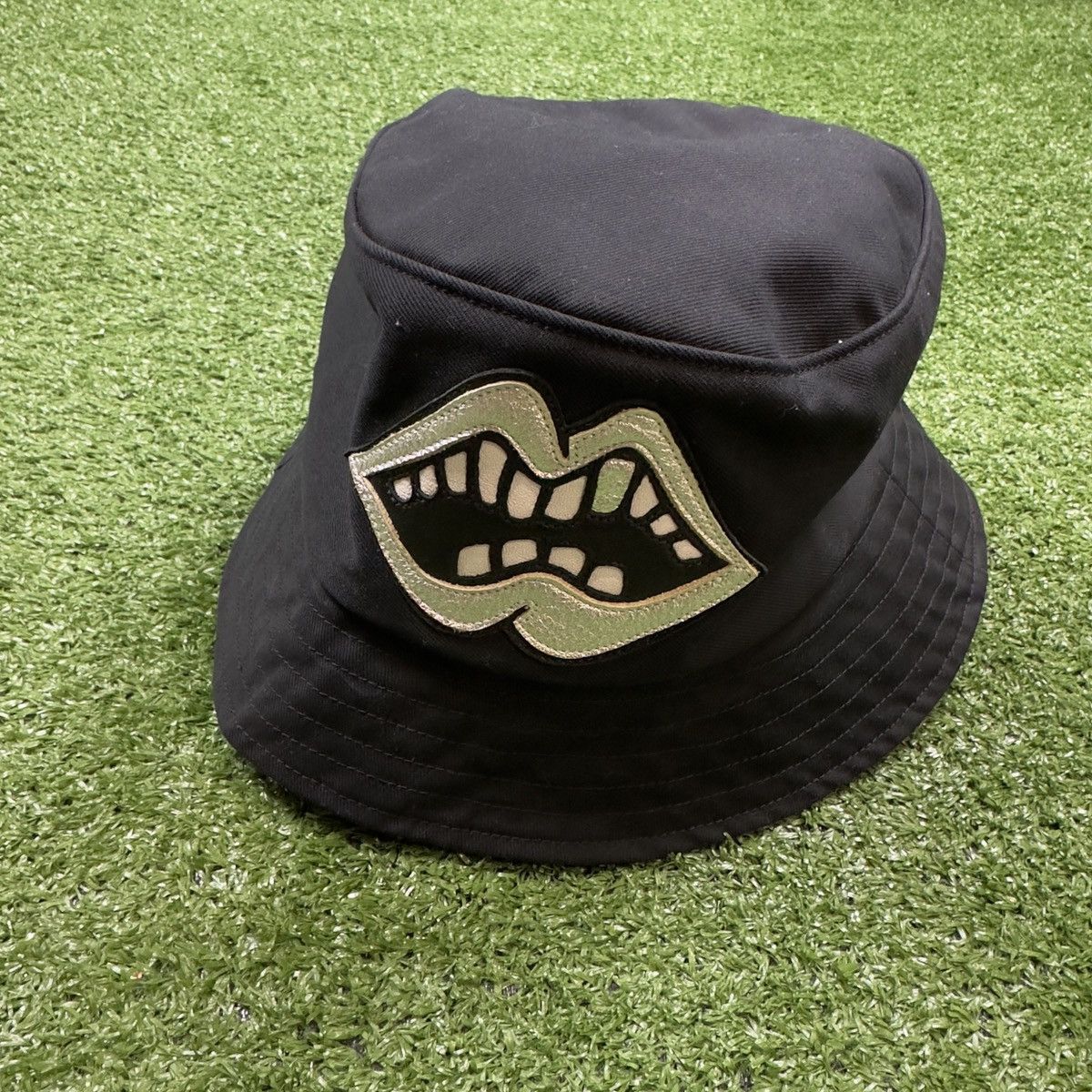 CHROME HEARTS Size Small Matty Boy Chomper Bucket Hat Silver