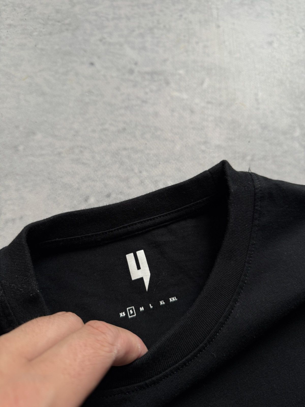 Vintage BLACK TEE WHITE OUTLINE Y LOGO Basic Blank Size US S / EU 44-46 / 1 - 2 Thumbnail