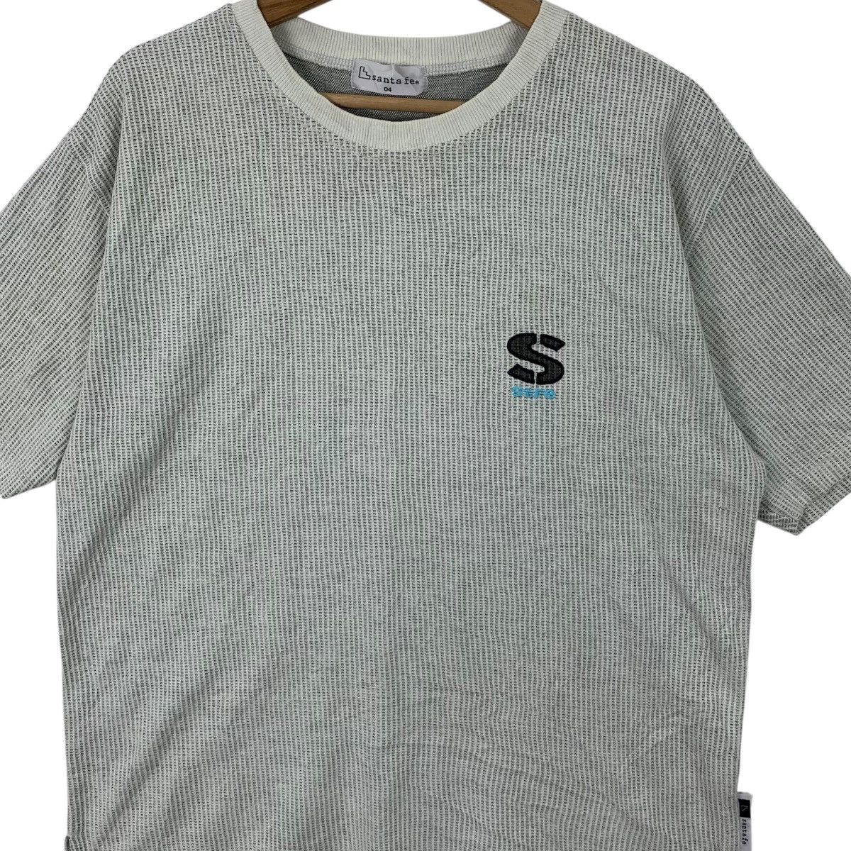 Vintage Vintage SANTA FE JAPAN Embossed Logo Tee Shirt Top Back Hit Size US M / EU 48-50 / 2 - 3 Thumbnail