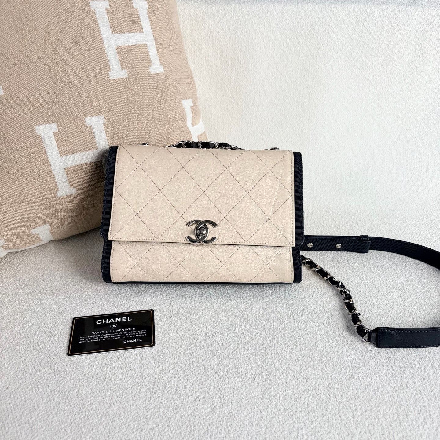 Chanel Pre-loved Bag Very good condition Size ONE SIZE - 1 Thumbnail