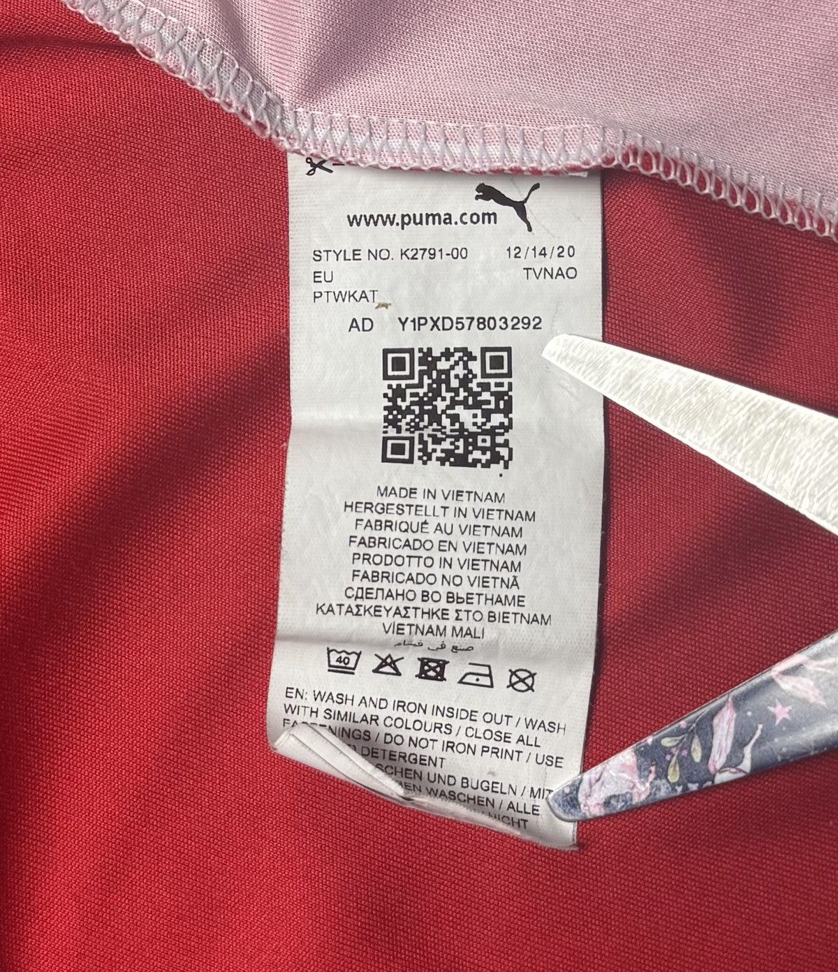 Puma Rotherham United 2021 2022 Home Shirt Soccer Jersey Puma Size US M / EU 48-50 / 2 - 16 Thumbnail