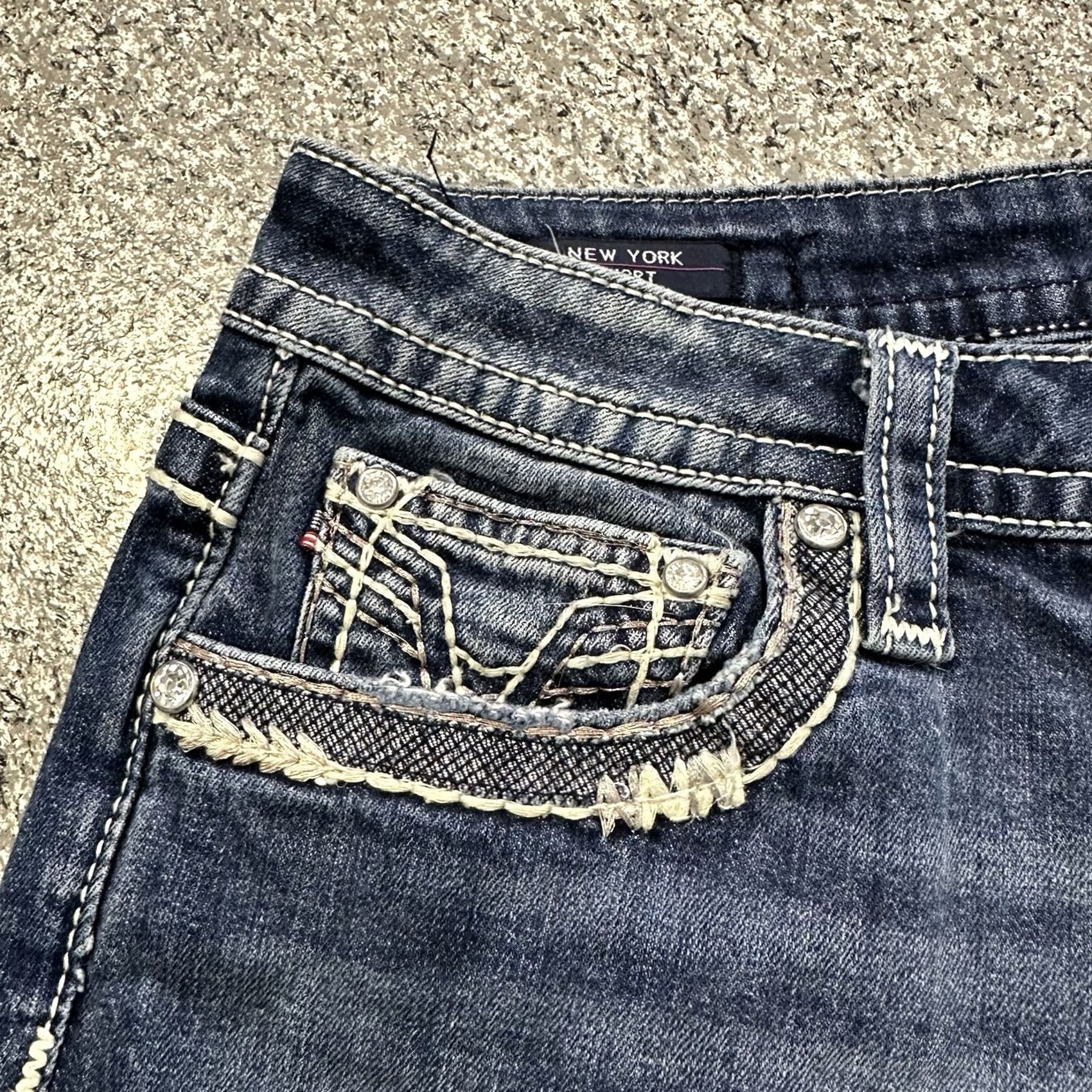 Vintage VIGOSS Denim Shorts Womens 10 Blue Rhinestone 5-Pocket Cut-Off Stretch Distressed Size 30" / US 8 / IT 44 - 3 Thumbnail
