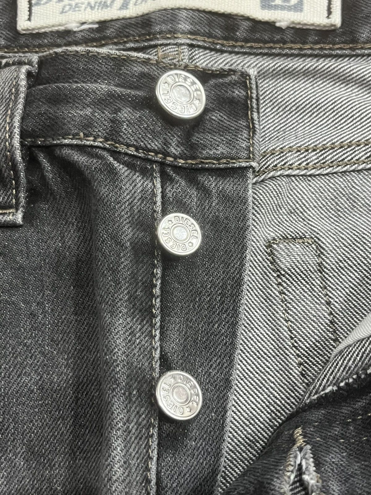Diesel Vintage Diesel Industry Buttonfly Distressed Whisker Jeans Size 26" / US 2 / IT 38 - 7 Thumbnail
