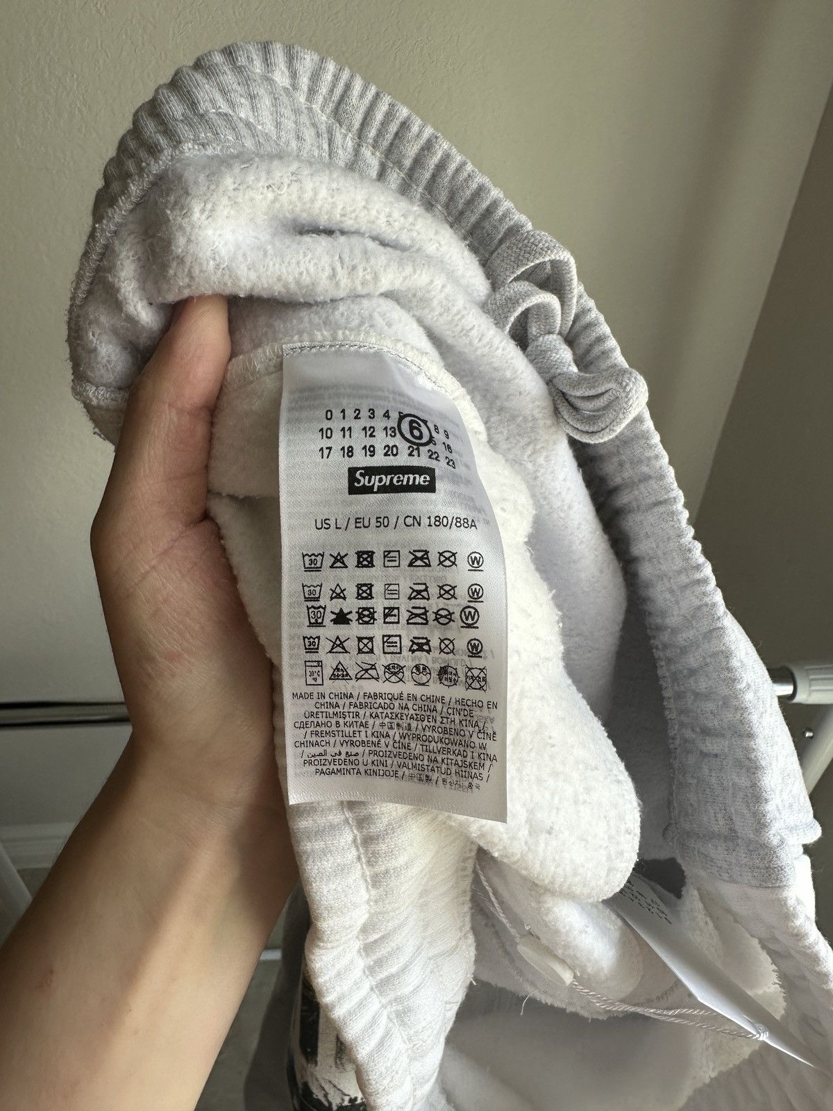 Maison Margiela × Supreme Supreme x MM6 Maison Margiela Eagle Sweatpants Grey Size US 34 / EU 50 - 7 Thumbnail