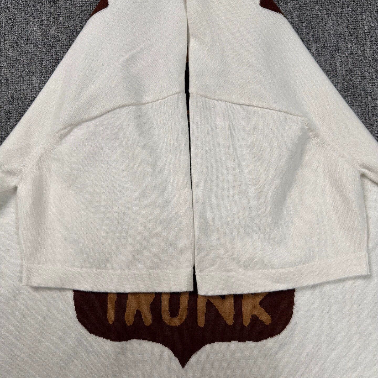Louis Vuitton LV 26 white trunk print knit short sleeve M Size US M / EU 48-50 / 2 - 6 Thumbnail