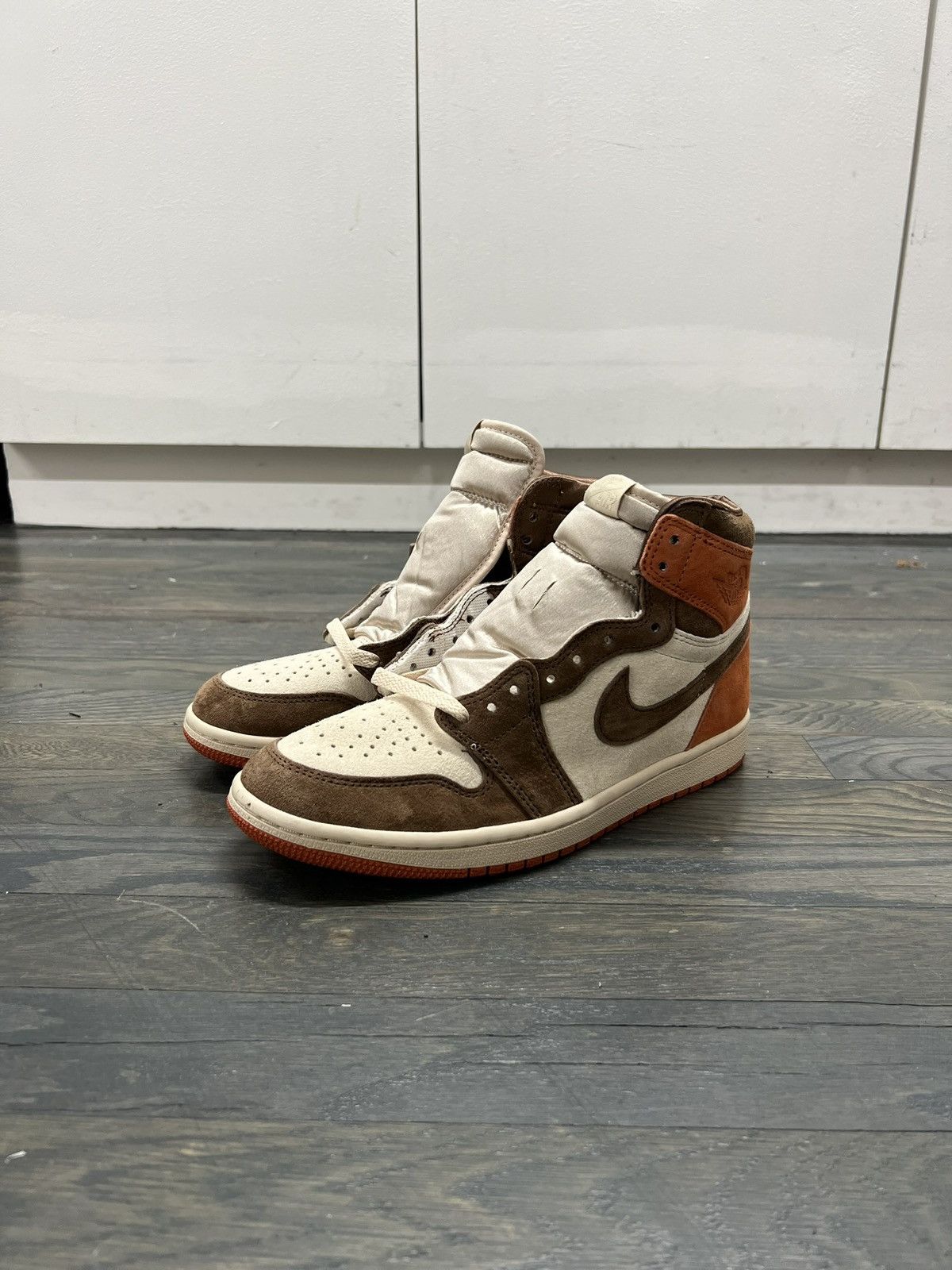 Jordan Brand WMNS JORDAN 1 RETRO HIGH OG 'DUSTED CLAY' Size US 9.5 / IT 39.5 - 4 Thumbnail
