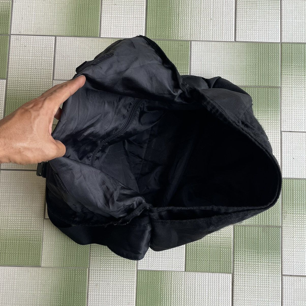 Asics × Vintage BLACK Y2K ASICS OVERSIZED CROSSBODY Size ONE SIZE - 9 Thumbnail
