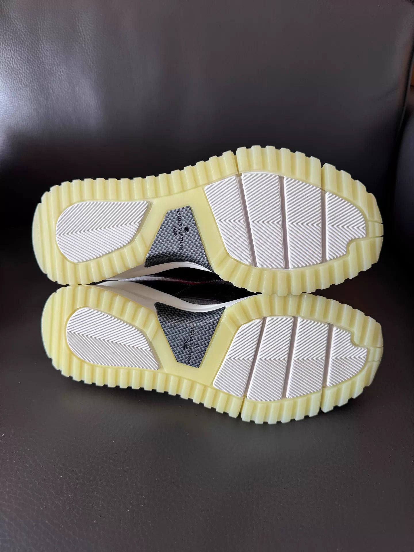 Louis Vuitton LV Men's Sneaker UK7 (41) New Unworn Size US 8 / EU 41 - 7 Thumbnail
