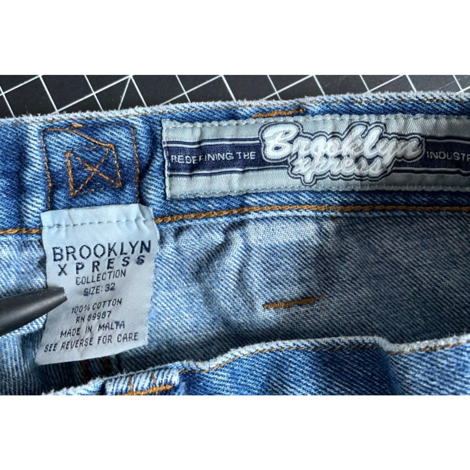 Vintage VINTAGE Brooklyn Xpress Cargo Denim Shorts Men 30 x 12 Blue Baggy Fit High Rise Streetwear 2000s Hip Hop Mens Shorts Size US 30 / EU 46 - 3 Thumbnail