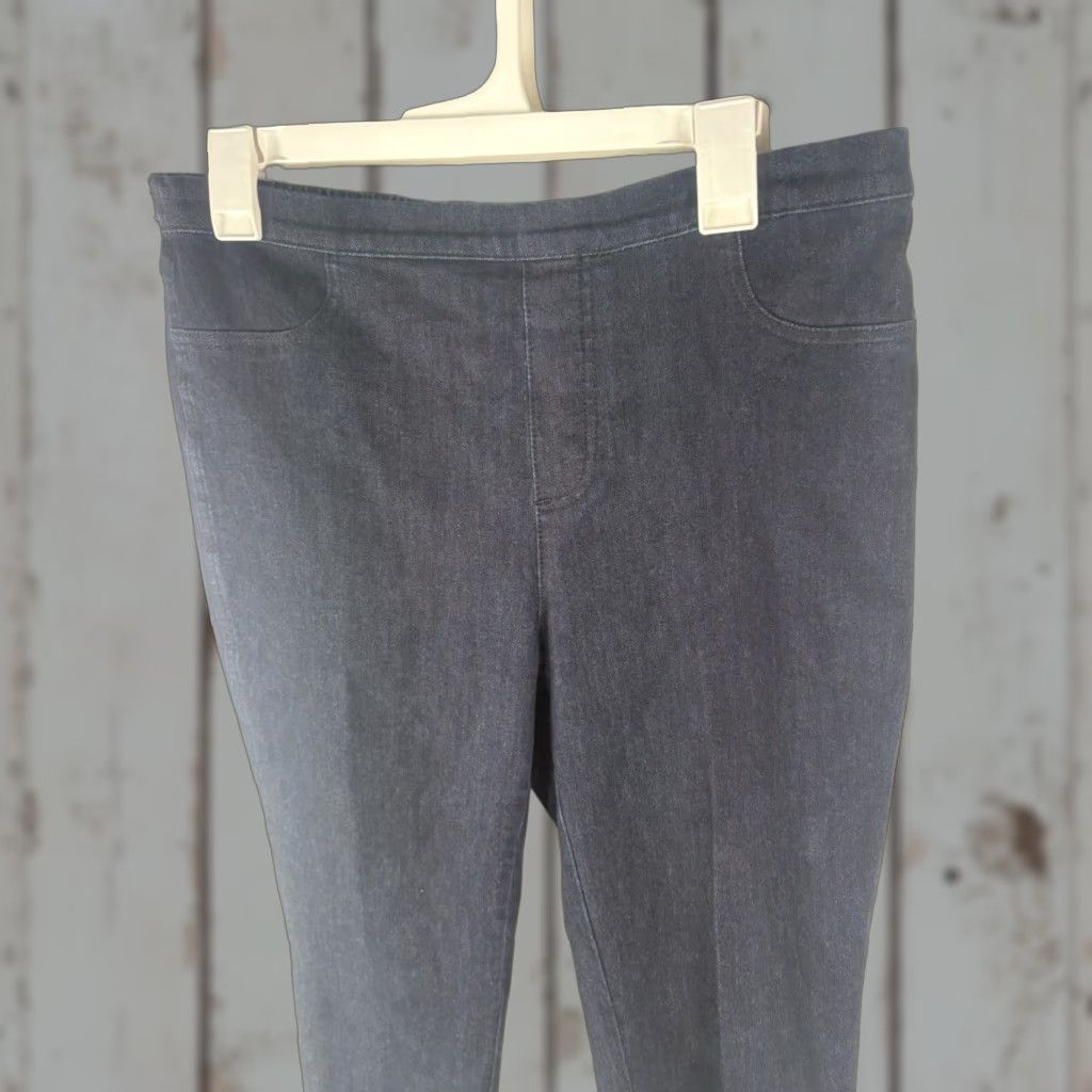 Isaac Mizrahi Isaac Mizrahi Dk Wash Cropped Jeans Womens Size 12 Vietnam Pull On Size 34" / US 12 / IT 48 - 1 Thumbnail