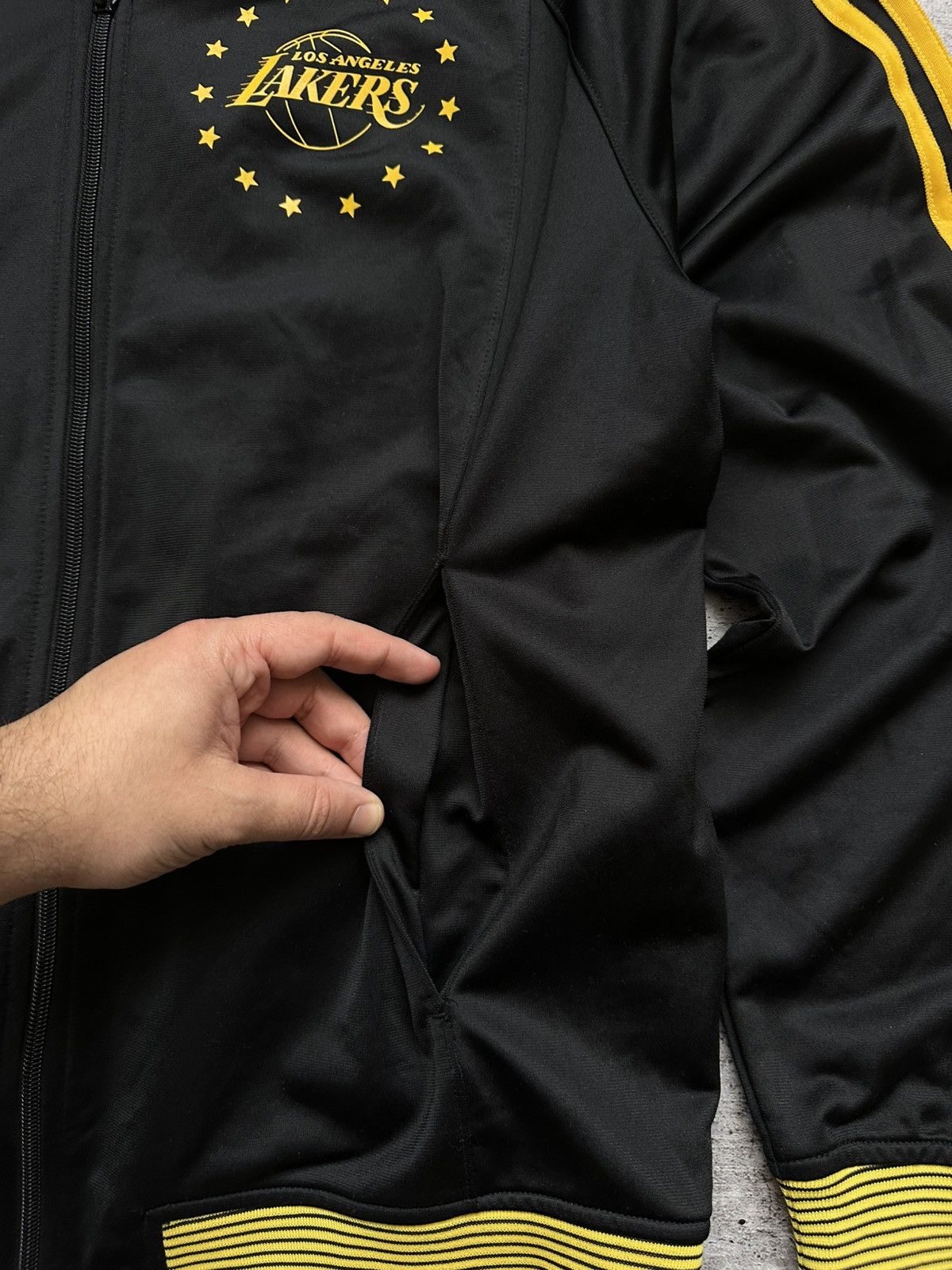 Adidas Adidas LA Lakers 15 Time NBA World Champions Track Jacket Size US M / EU 48-50 / 2 - 7 Thumbnail