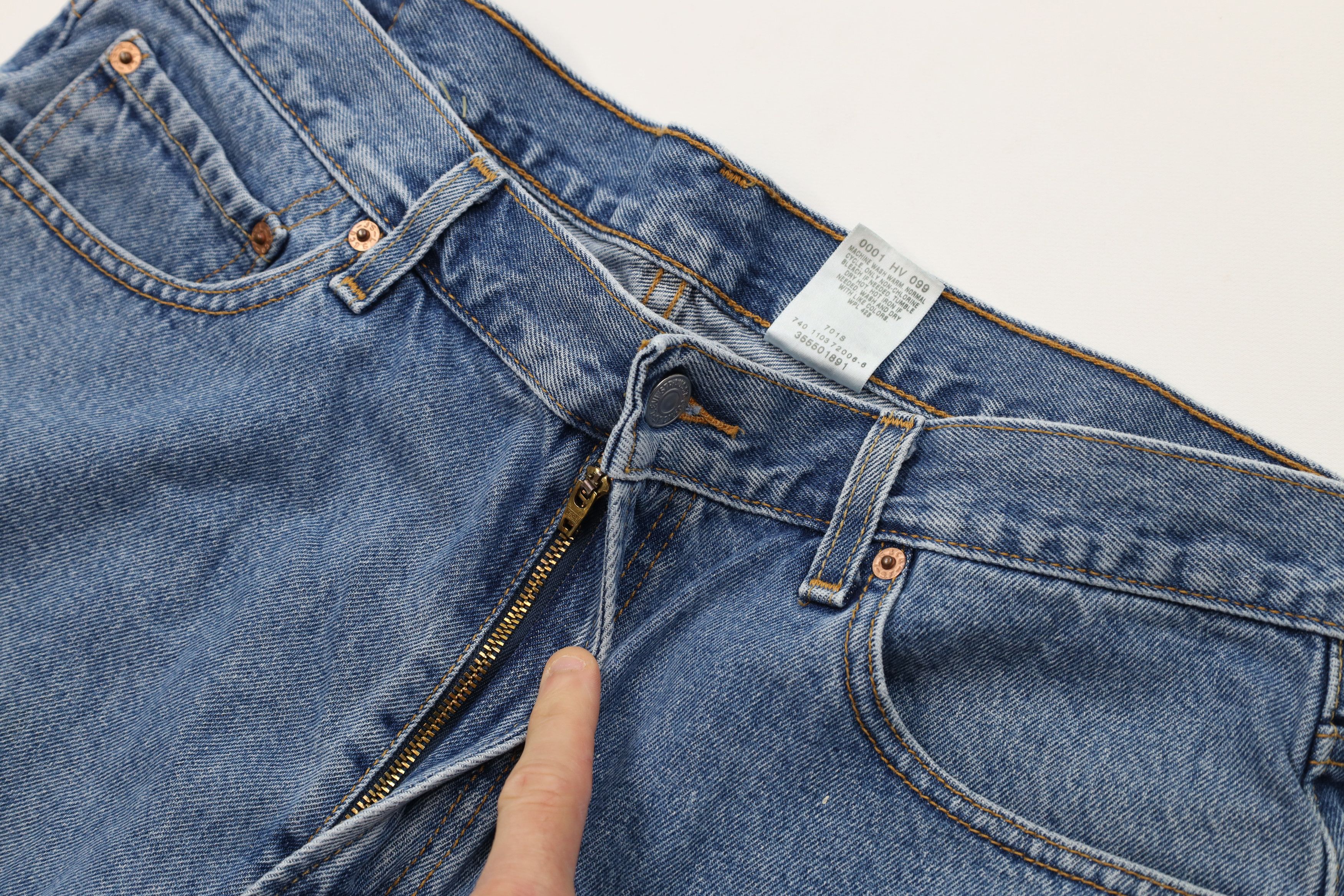 Levi's Vintage Y2K 2003 Levis 550 Fit Denim Jeans Shorts Jorts Size US 36 / EU 52 - 6 Thumbnail