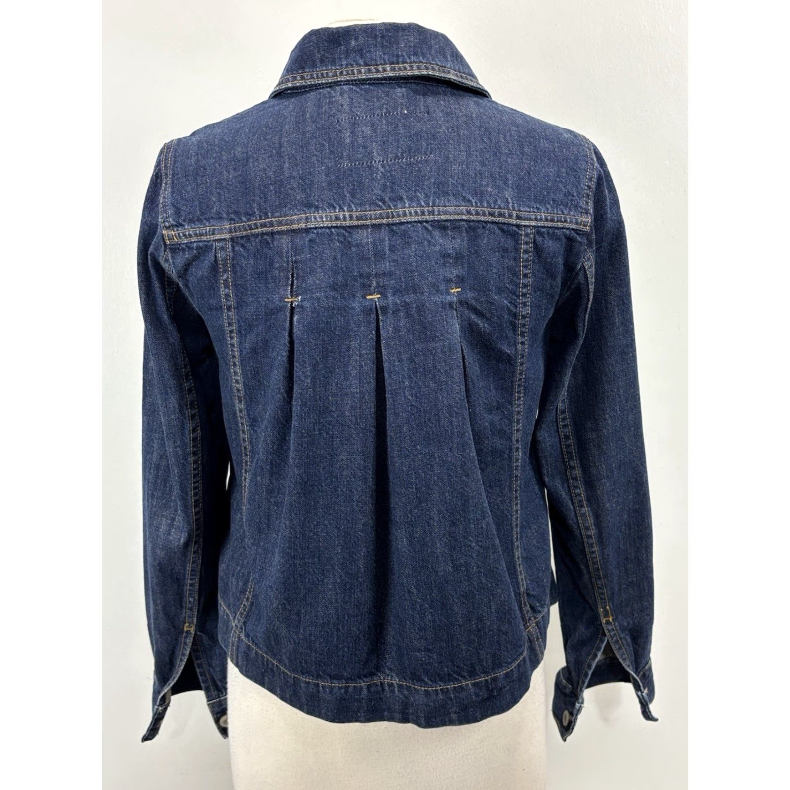 Gap VINTAGE Gap 1969 Denim Jean Jacket Women’s M Pleated Back Dark Wash Y2K Button Up Jacket Size 32" / US 10 / IT 46 - 3 Thumbnail