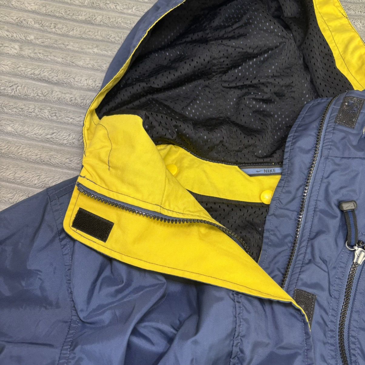 Nike Vintage 90s Nike Jacket Blue & Yellow hooded Nike Jacket Size US L / EU 52-54 / 3 - 14 Thumbnail