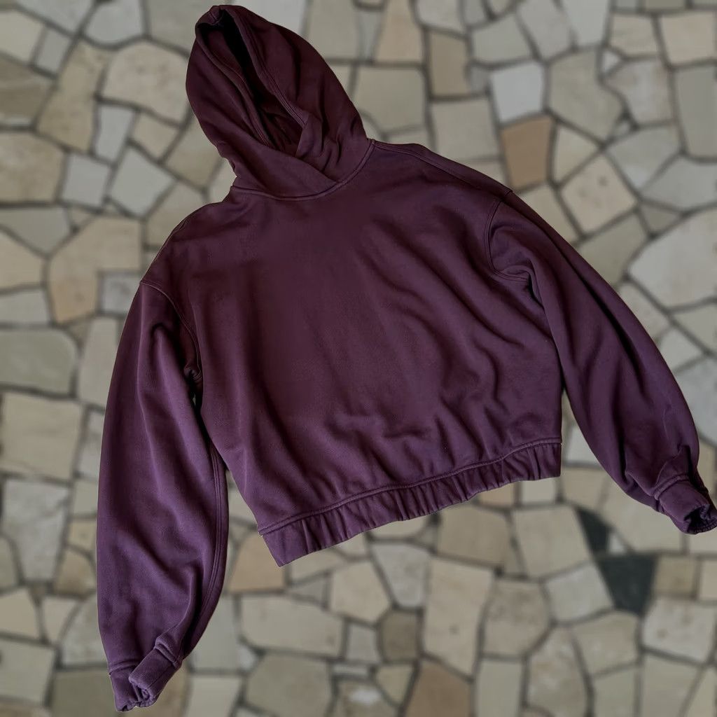 Lululemon VINTAGE Lululemon Relaxed Cropped Hoodie Cassis Women’s M Cassis Burgundy Hoodie Womens M Cassis Burgundy Athletic Athleisure Pullover Size M / US 6-8 / IT 42-44 - 1 Thumbnail