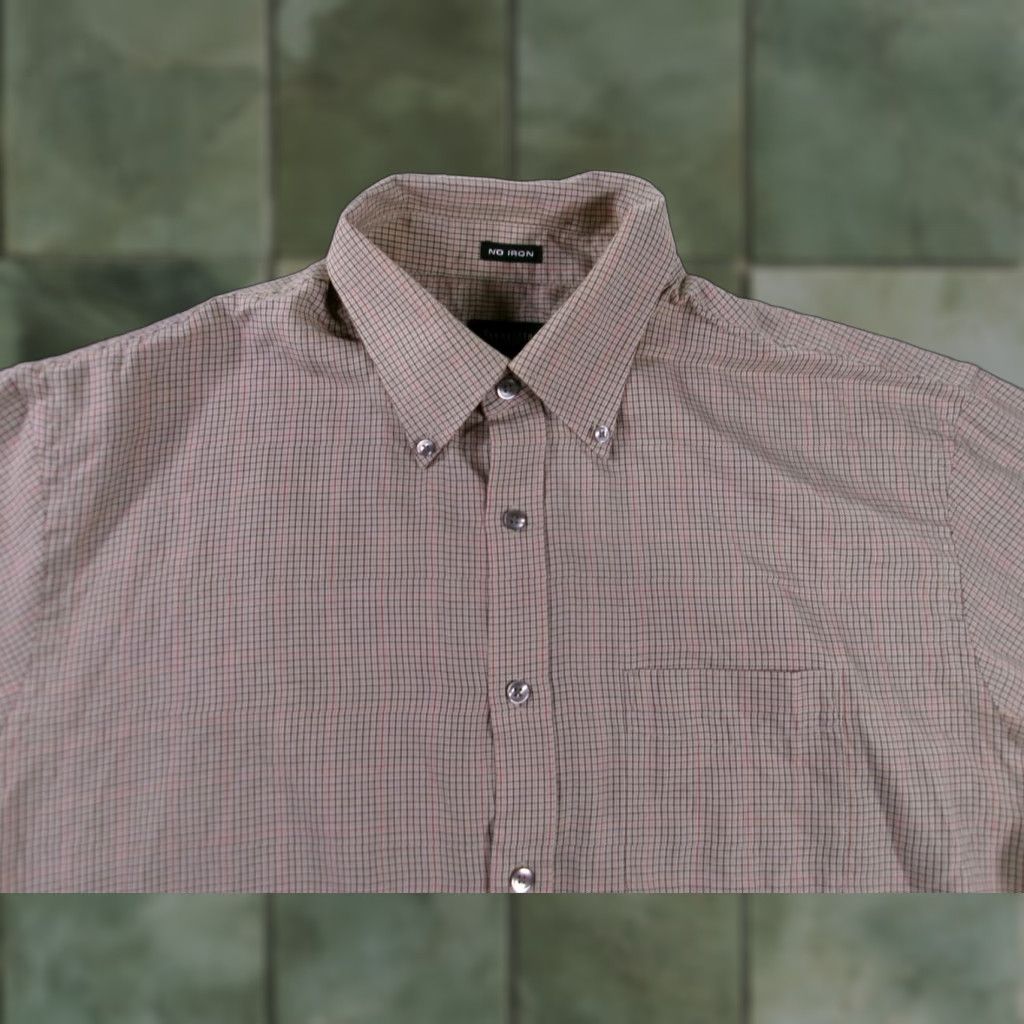 Van Heusen Van Heusen Shirt Men XL Tan Plaid No Iron Pocket Classic Causal Business Size US XL / EU 56 / 4 - 1 Thumbnail