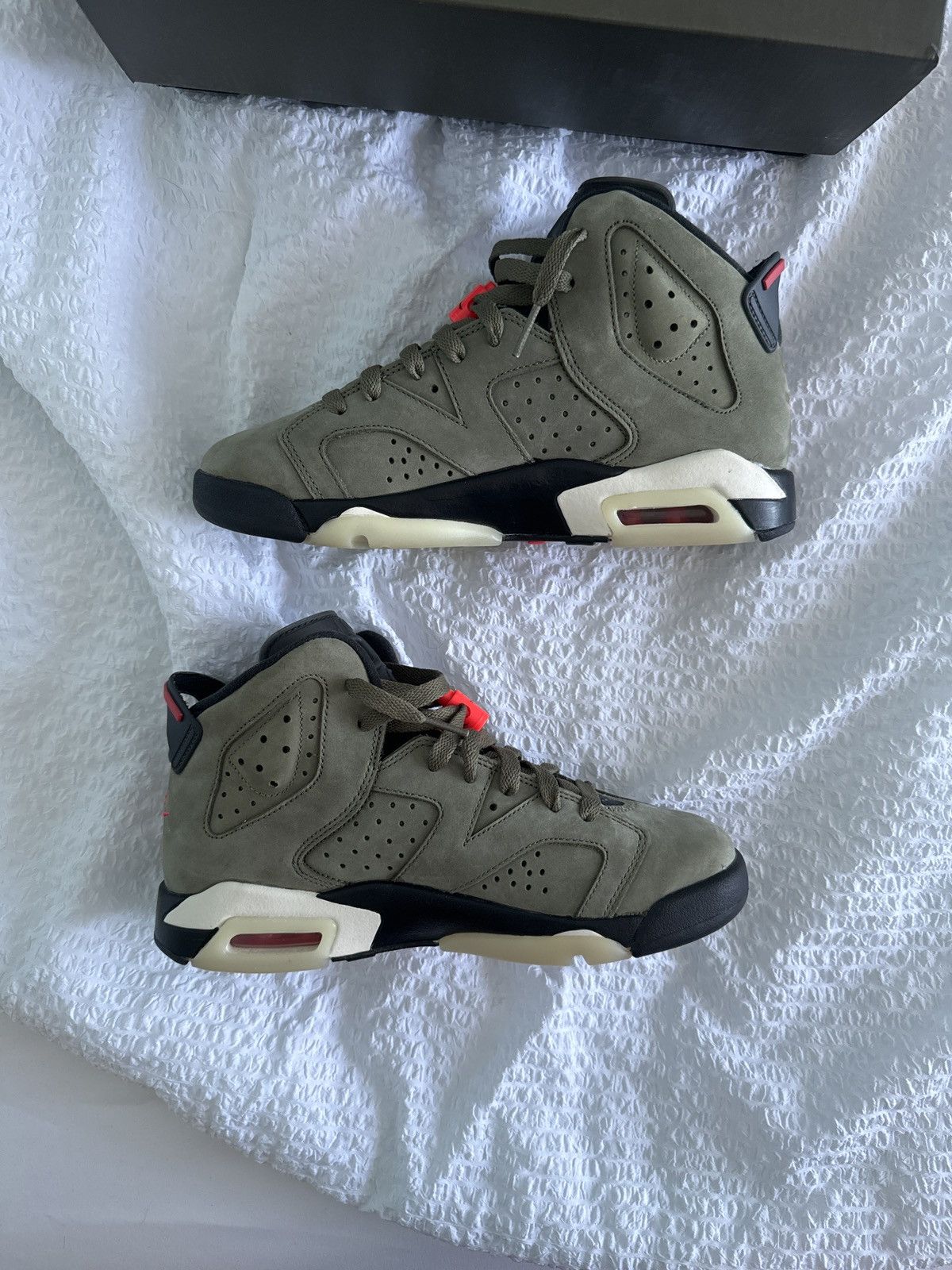 Jordan Brand × Nike × Travis Scott Travis Scott Air Jordan 6 Retro Size US 6 / EU 39 - 4 Thumbnail