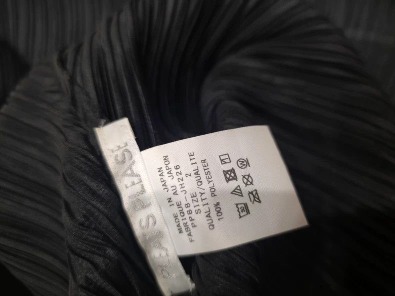 Issey Miyake Issey Miyake size:2 Black pleated dress Size XS / US 0-2 / IT 36-38 - 2 Thumbnail