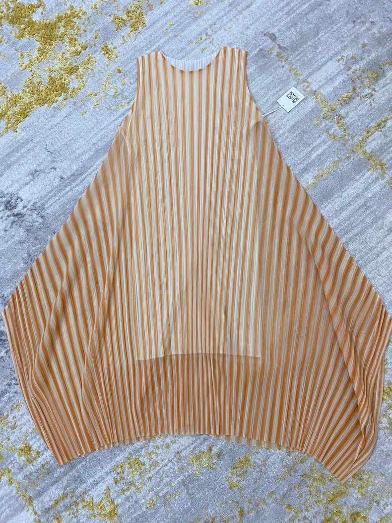 Issey Miyake Issey Miyake size:5 Camel-colored gauze striped dress Size S / US 4 / IT 40 - 7 Thumbnail