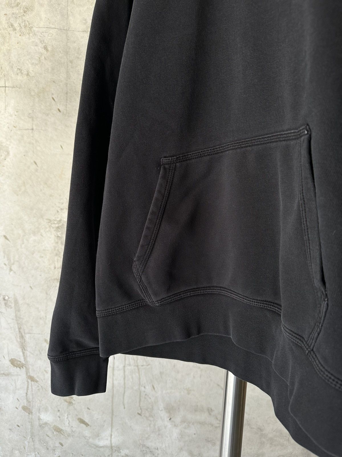 Nike Y2K Vintage Black Nike hoodie Size US L / EU 52-54 / 3 - 4 Thumbnail
