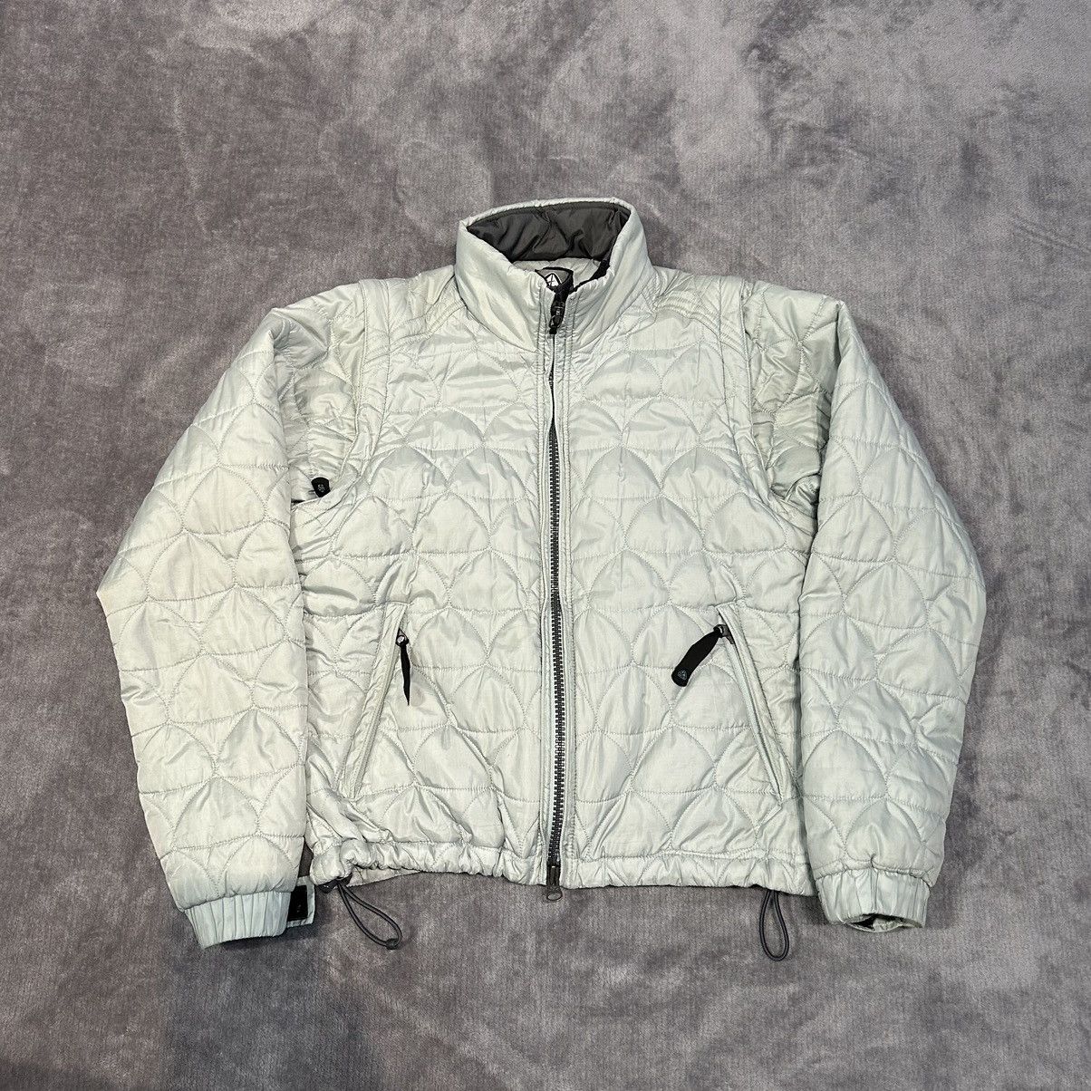 image of Nike Acg Jacket With Detachable Sleeves Gray Mini Logo in Grey, Women's (Size Small)