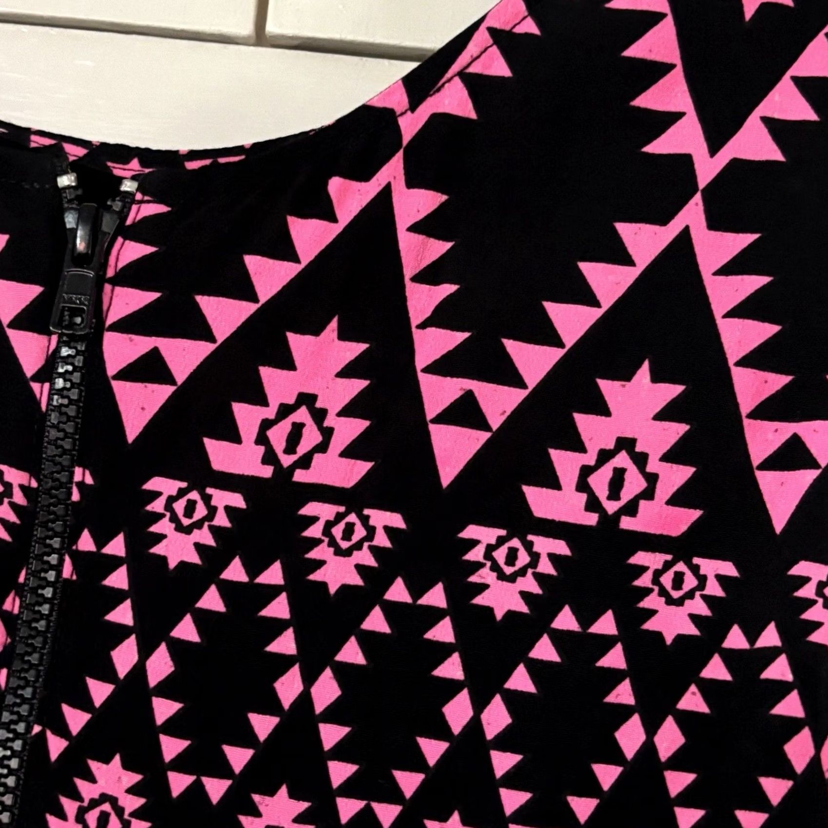 Vintage Motel Rocks Playsuit XS Size New With Defect Pattern Aztec Black Neon Pink Size 26" / US 2 / IT 38 - 5 Thumbnail