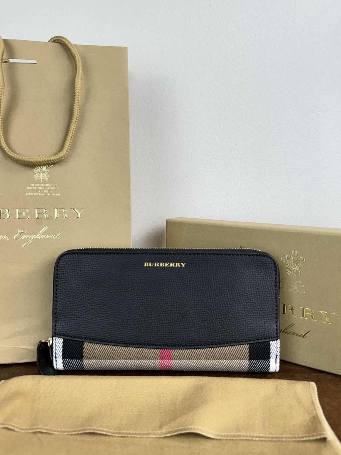 Burberry × Leather × Vintage Leather wallet clutch Burberry original luxury casual item Size ONE SIZE - 1 Thumbnail