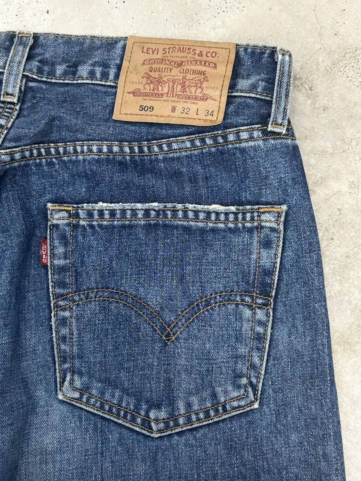 Levi's Vintage Clothing Levis 509 button fly distressed baggy Size US 31 - 11 Thumbnail