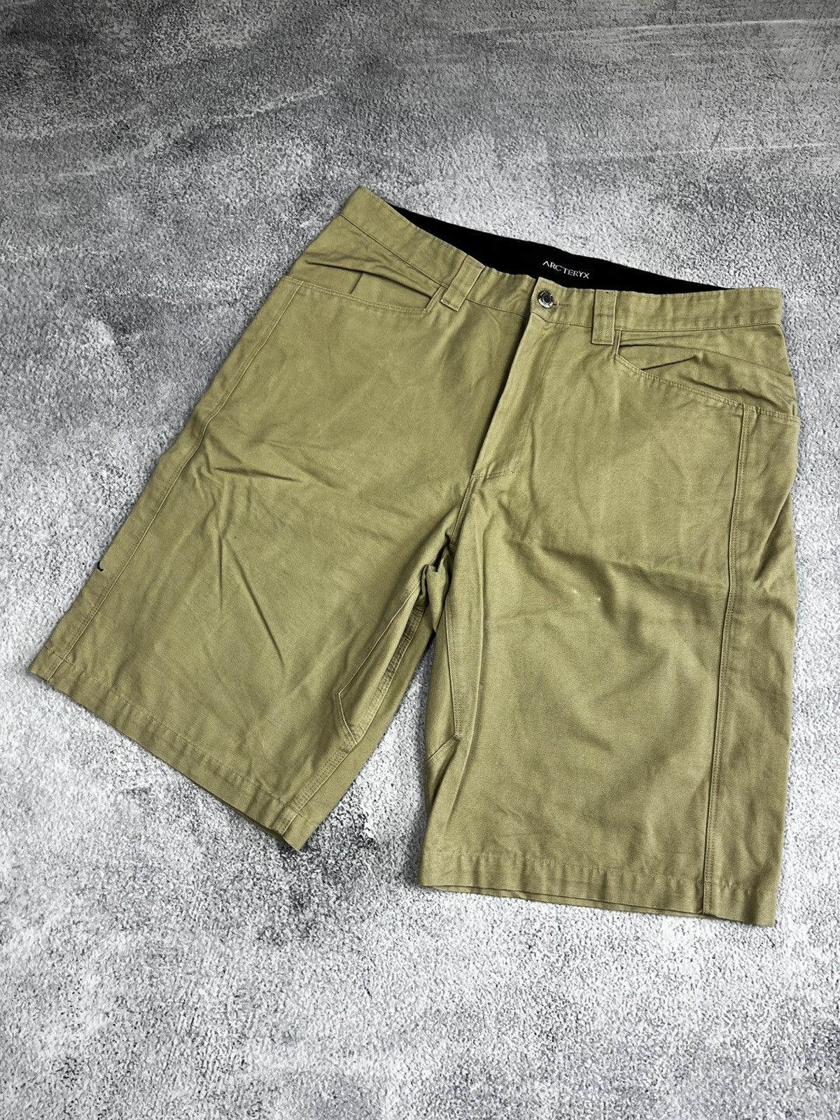Arc'teryx Arcteryx shorts size 32 Size US 32 / EU 48 - 1 Thumbnail