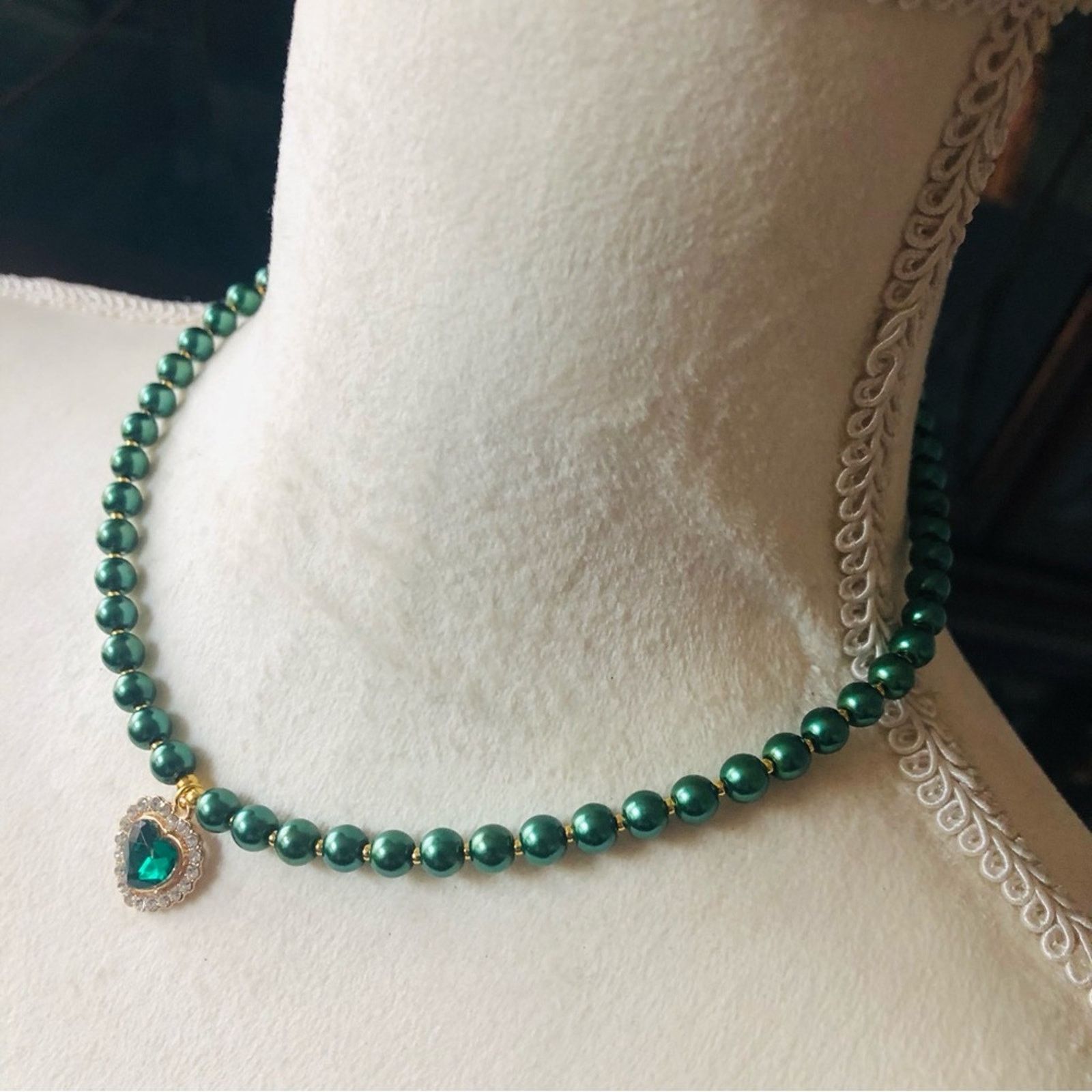 Handmade Handcrafted repurpose heart emerald stone Pearl necklace Size ONE SIZE - 5 Thumbnail