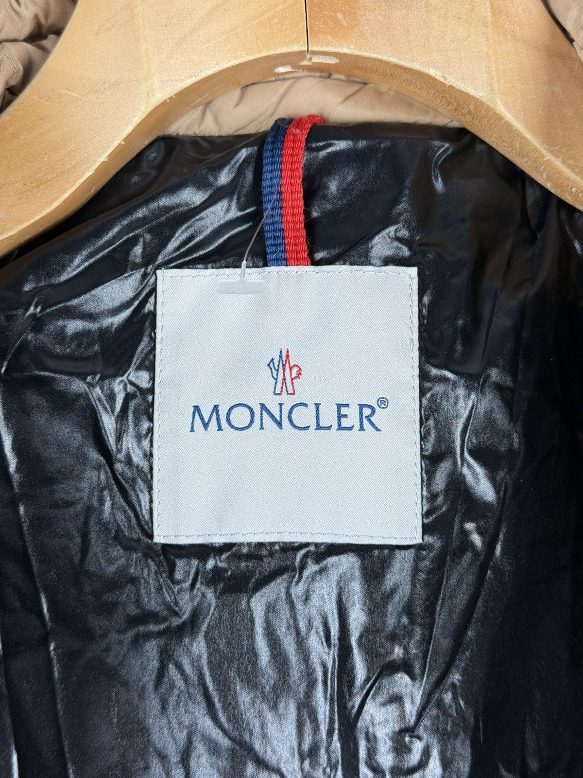 Moncler Moncler Saf Giubbotto Ladies Quilted Down Jacket Size 3 Size L / US 10 / IT 46 - 16 Thumbnail