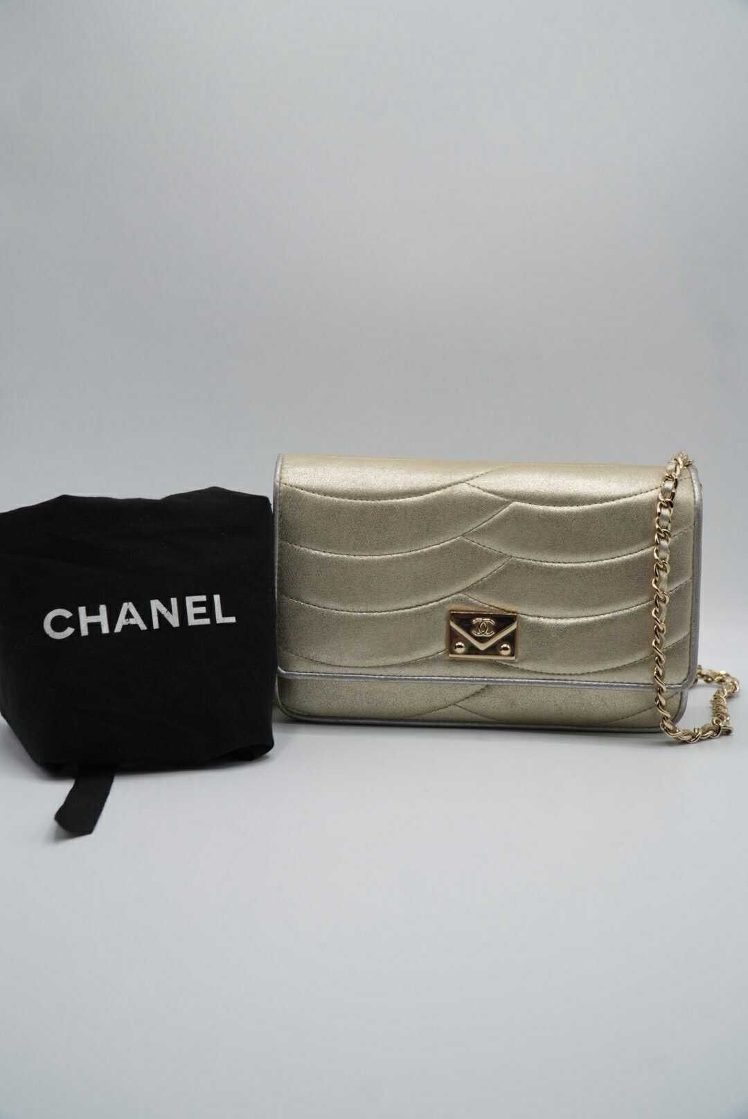 Chanel Timeless Chanel Pagoda Flap Square Mini Bag Quilted Leather Size ONE SIZE - 1 Thumbnail