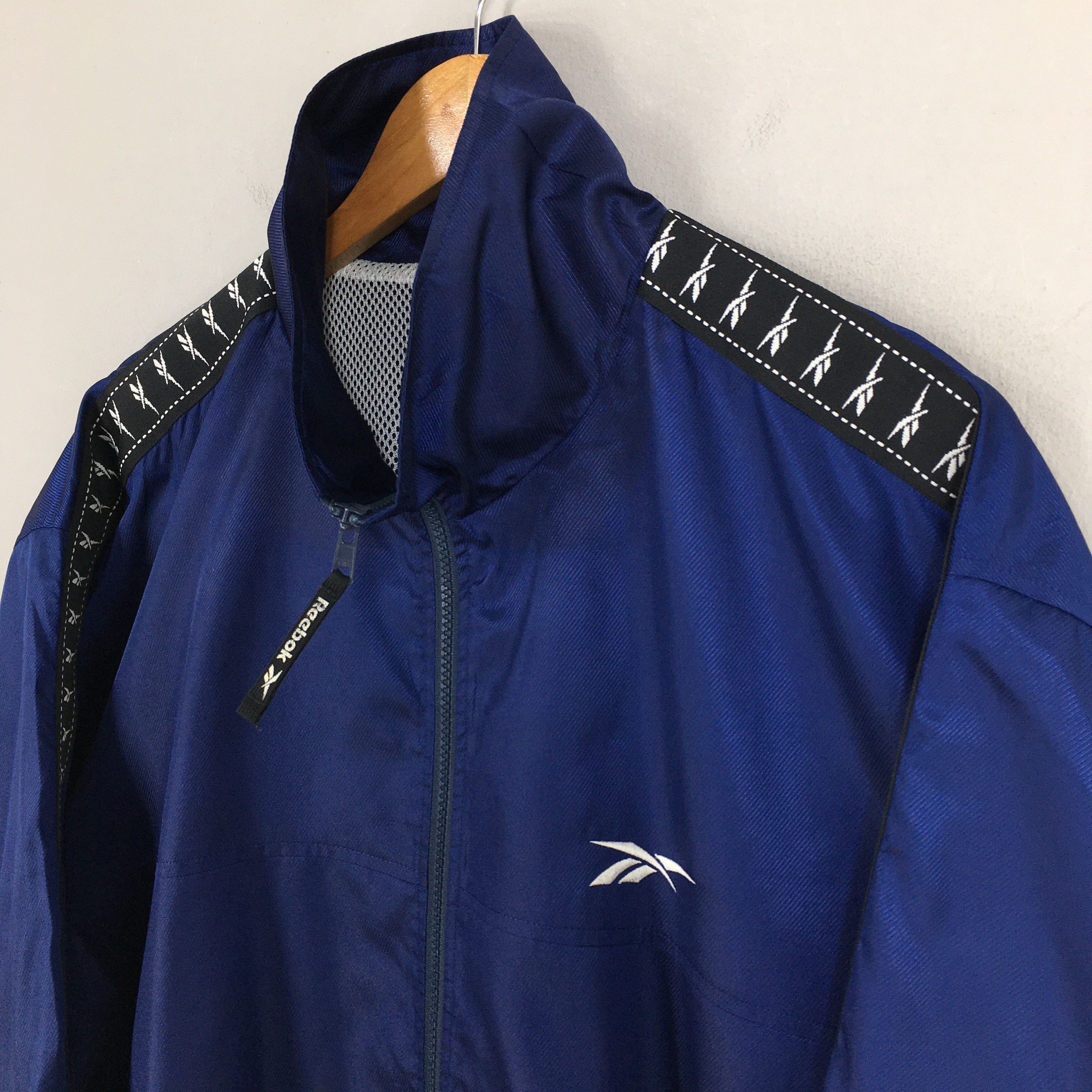 Reebok Vintage Reebok Sports Windbreaker Jacket XLarge Size US XL / EU 56 / 4 - 3 Thumbnail