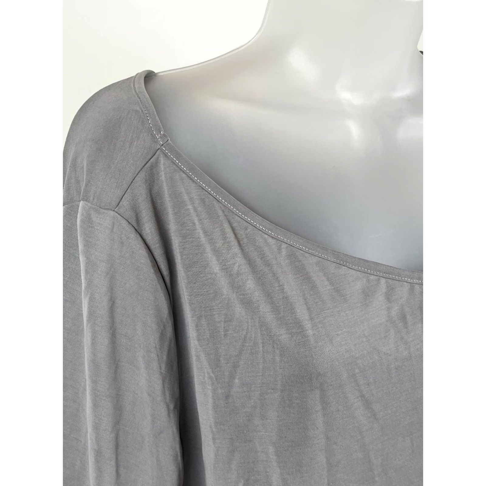 Vintage Buckle Red by BKE Top Womens M Frost Gray Asymmetrical Off Shoulder 3/4 Sleeve Size M / US 6-8 / IT 42-44 - 3 Thumbnail