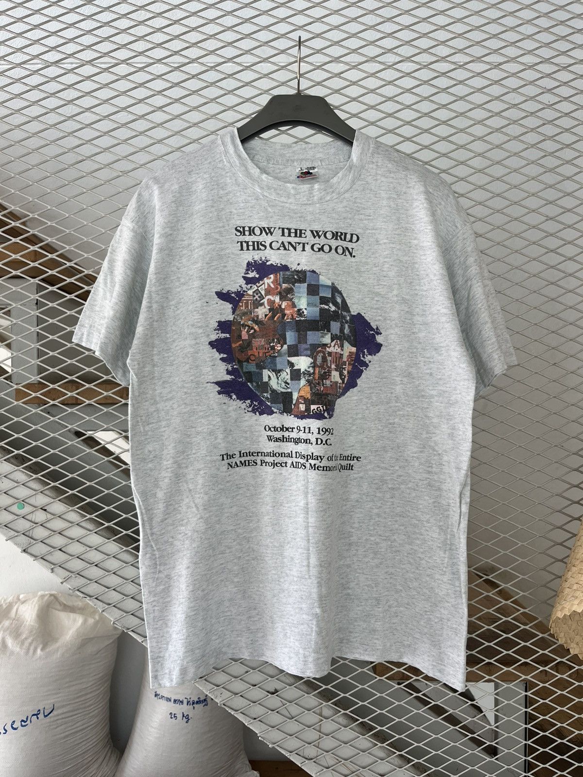 Vintage Vintage SHOW THE WORLD THIS CAN’T GO ON Art AIDS 92’s Tshirt Size US L / EU 52-54 / 3 - 2 Thumbnail
