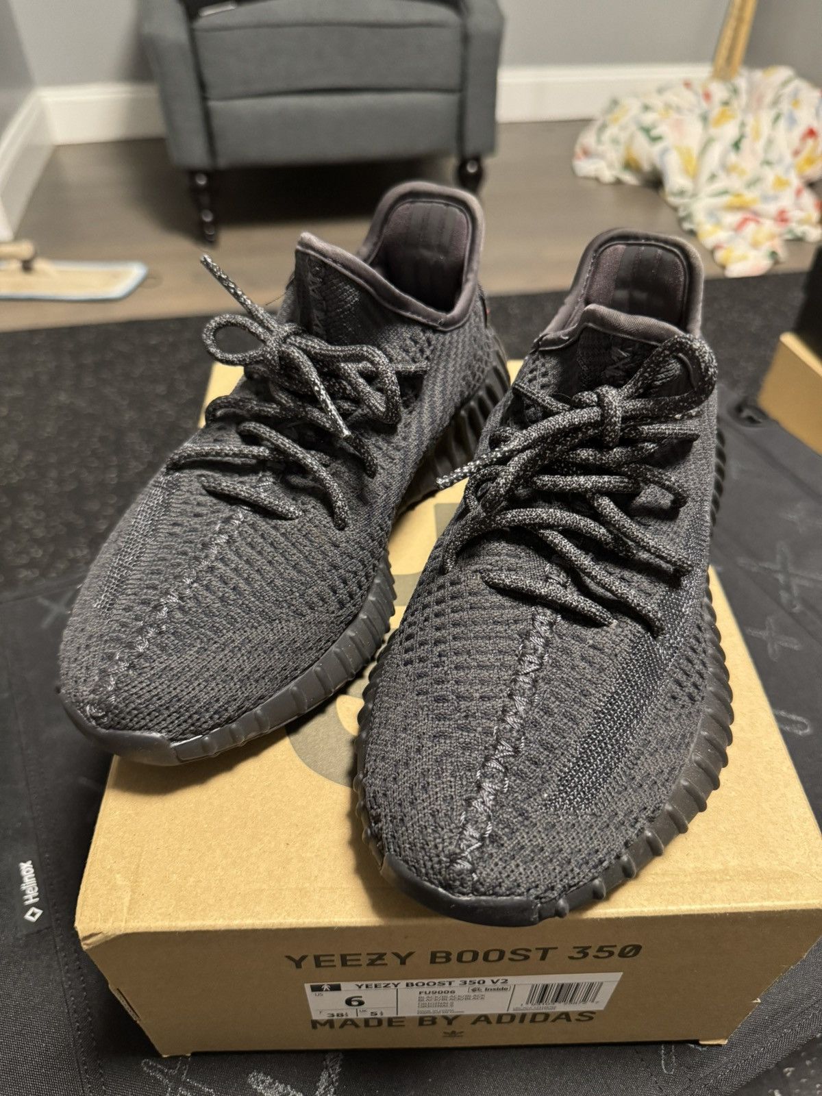 Adidas × Yeezy Adidas Yeezy Boost 350 V2 black non-reflective sz 6Y Size US 6 / EU 39 - 4 Thumbnail