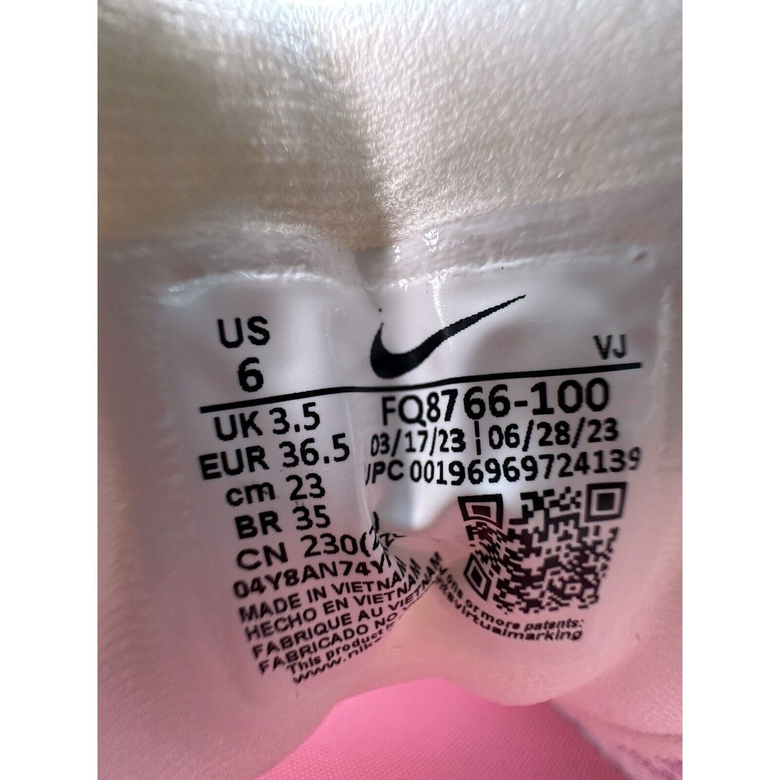 Nike Nike Womens Zoomx Invincible Flyknit 3 FQ8766-100 Size 6 Size US 6 / IT 36 - 6 Thumbnail