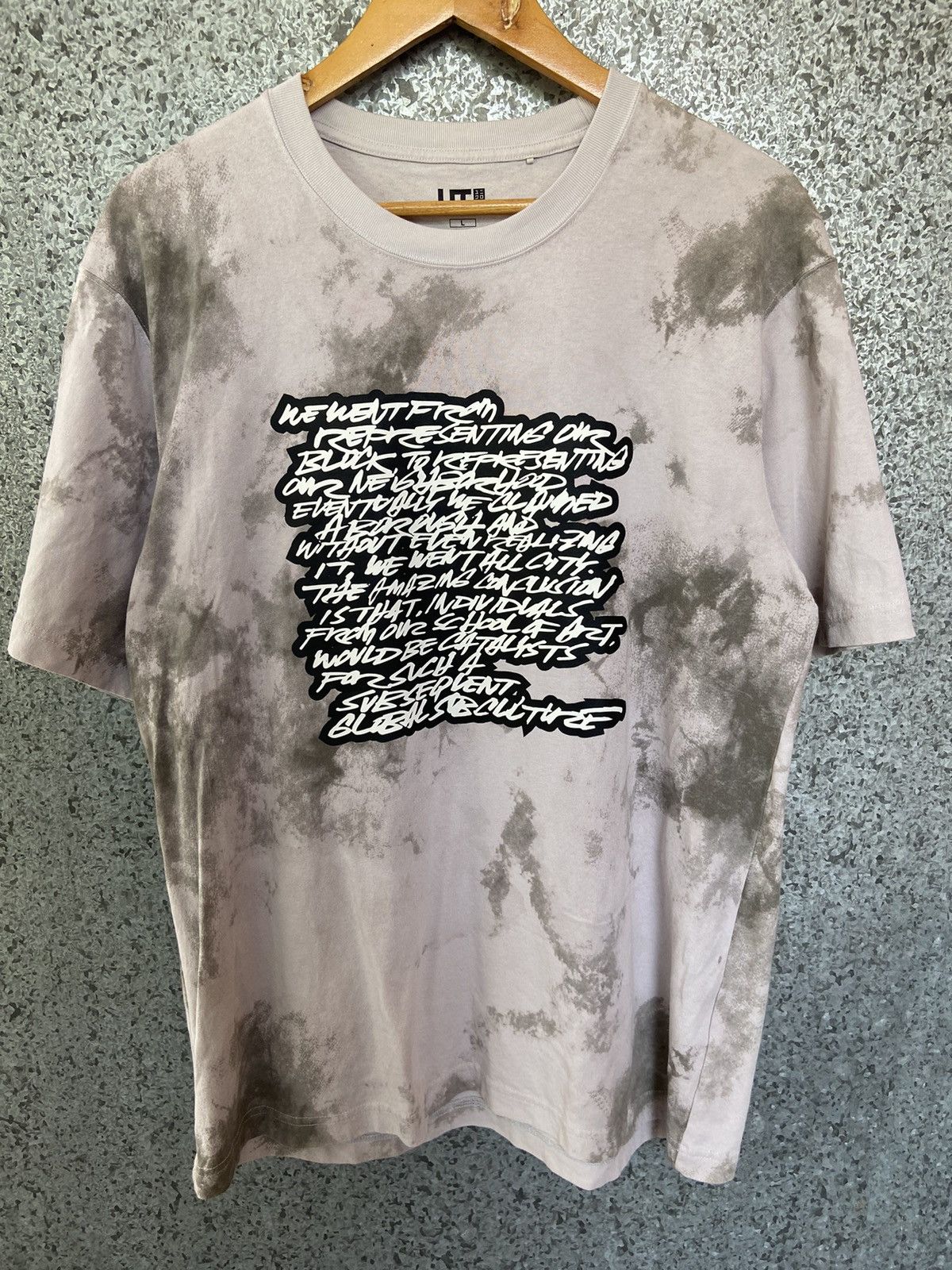 Futura × Uniqlo 🔥 Futura X uniqlo t shirt tye dye Size US XL / EU 56 / 4 - 1 Thumbnail
