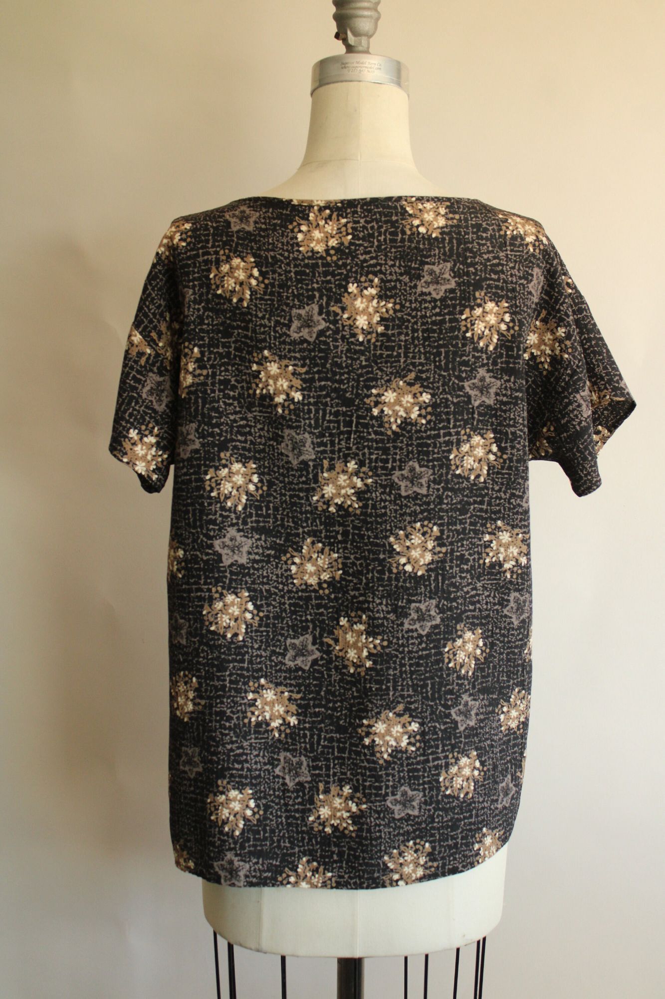 Vintage Vintage 1990s Blouse, Black and Gold and Gray Floral Print, Size M / US 6-8 / IT 42-44 - 8 Thumbnail