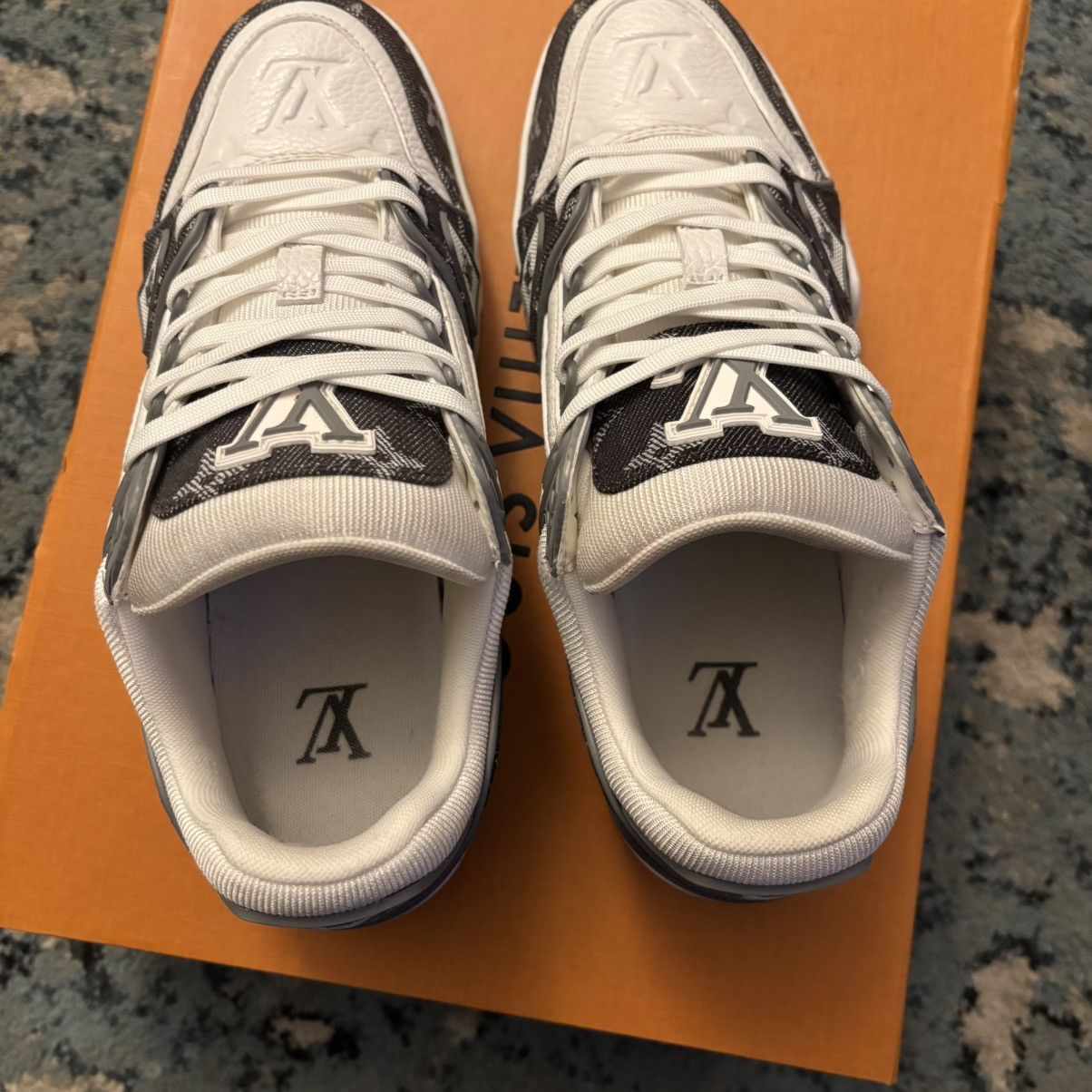 Louis Vuitton Louis Vuitton Grey Trainer Sneaker Size 39 (10Wmns/7Men) Size US 10 / IT 40 - 5 Thumbnail