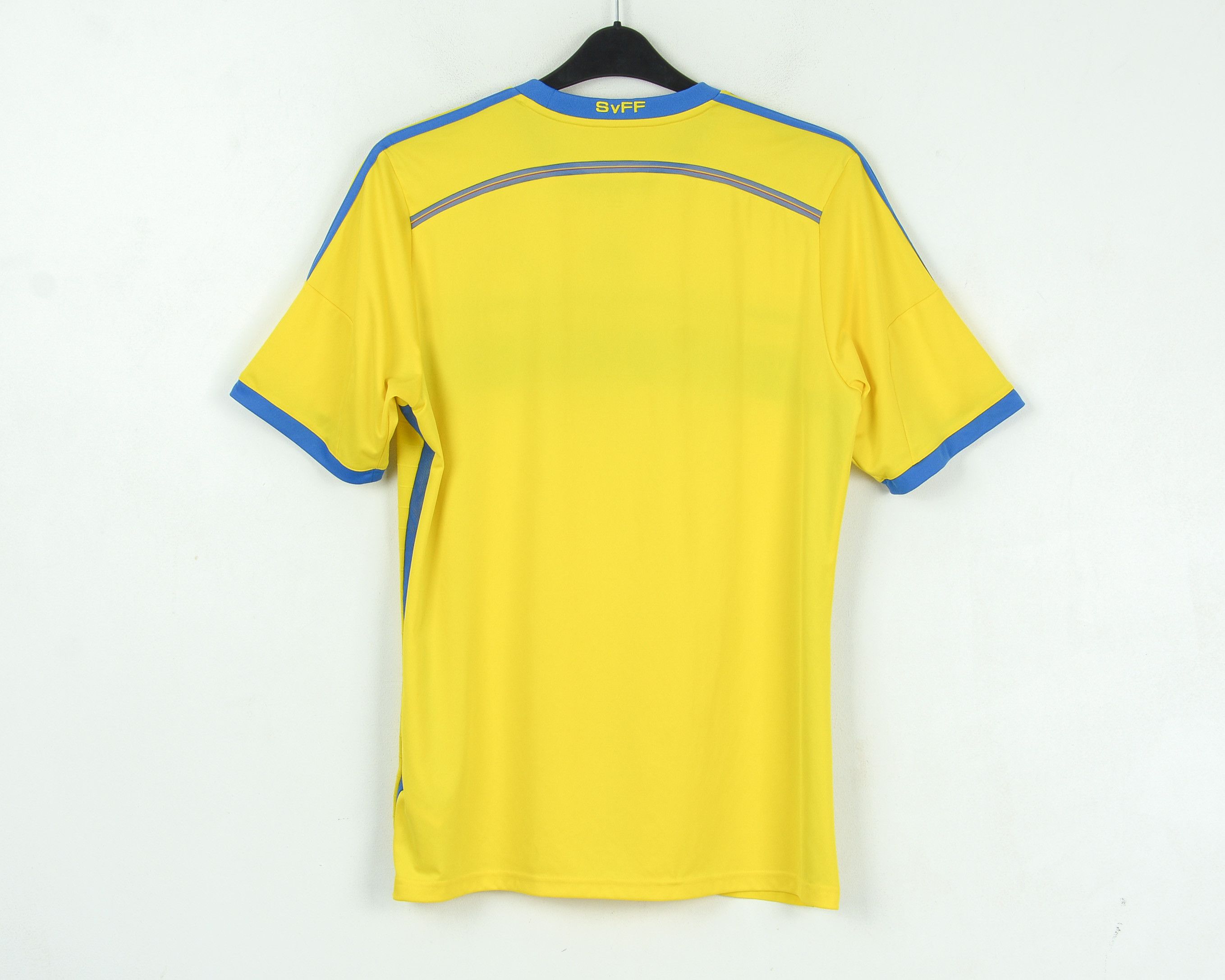 Adidas Sweden Men L Football Soccer Home Jersey Shirt Kit 2014 2015 Size US L / EU 52-54 / 3 - 7 Thumbnail