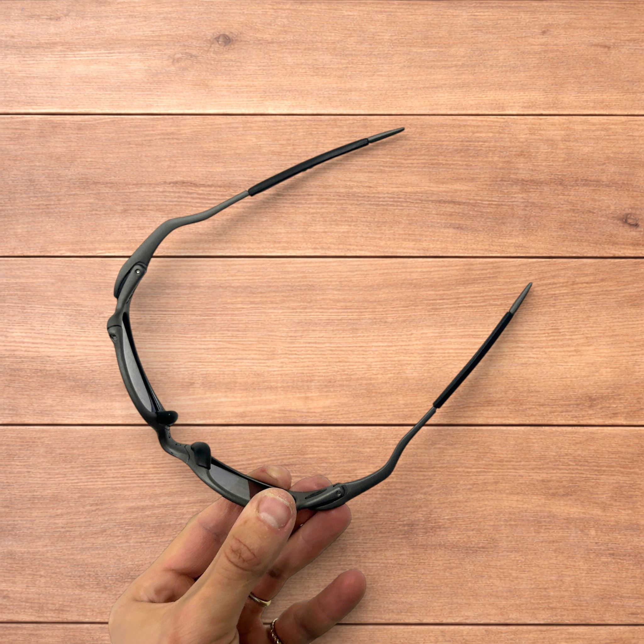 Japanese Brand Metal frame polarised sunglasses in black frame red lens. Size ONE SIZE - 6 Thumbnail