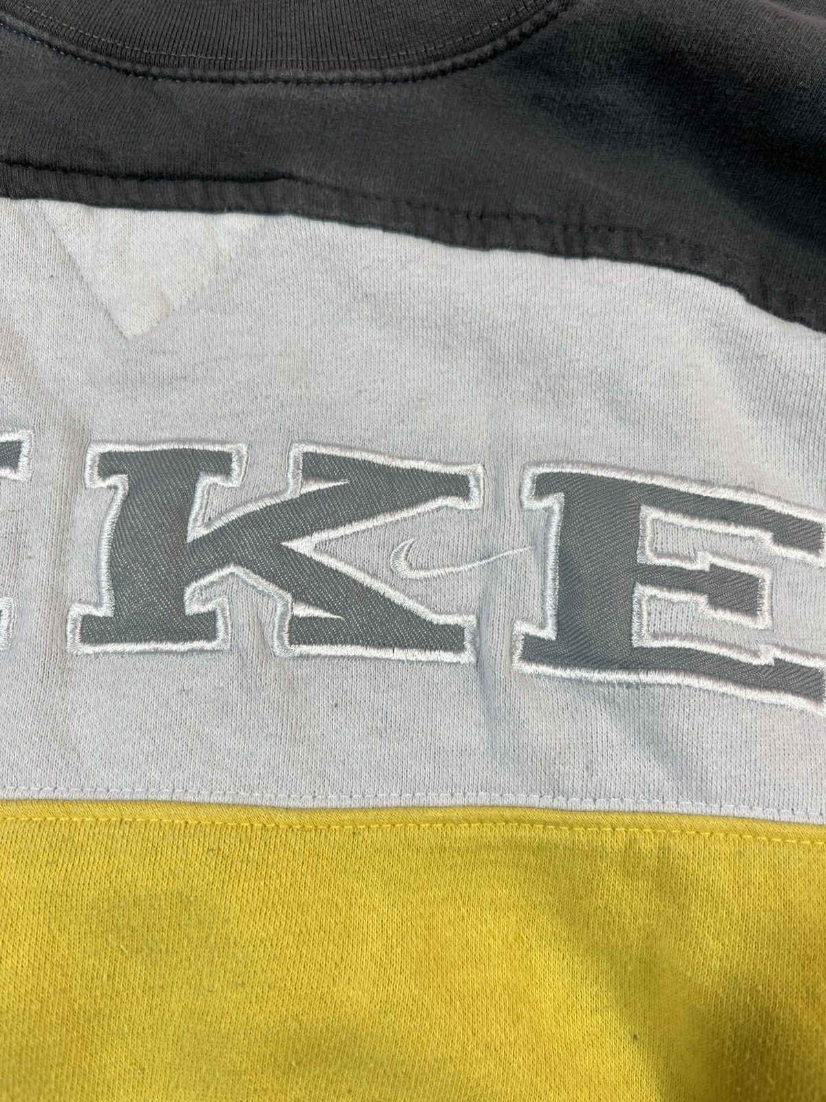 Vintage Vintage Nike Multicoloured Sweatshirt 90s Size US L / EU 52-54 / 3 - 5 Thumbnail