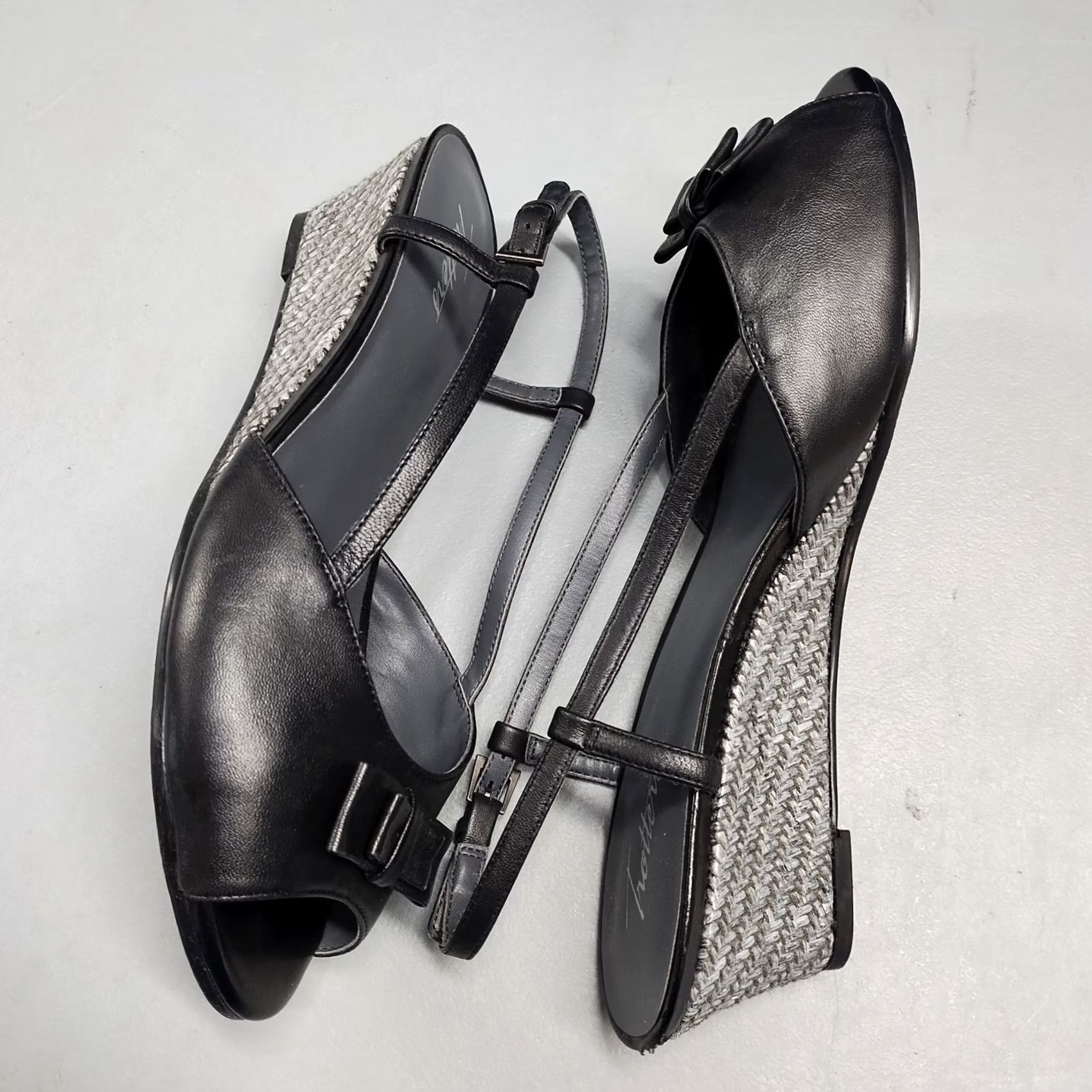 Vintage Trotters Slingback Sandals Womens US 9W Black Gray Leather Peep Toe Bow Detail - Comfortable Size US 9 / IT 39 - 3 Thumbnail