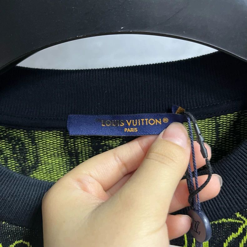 Louis Vuitton Louis Vuitton Black monogrammed Logo intarsia crewneck swe Size US XXL / EU 58 / 5 - 2 Thumbnail