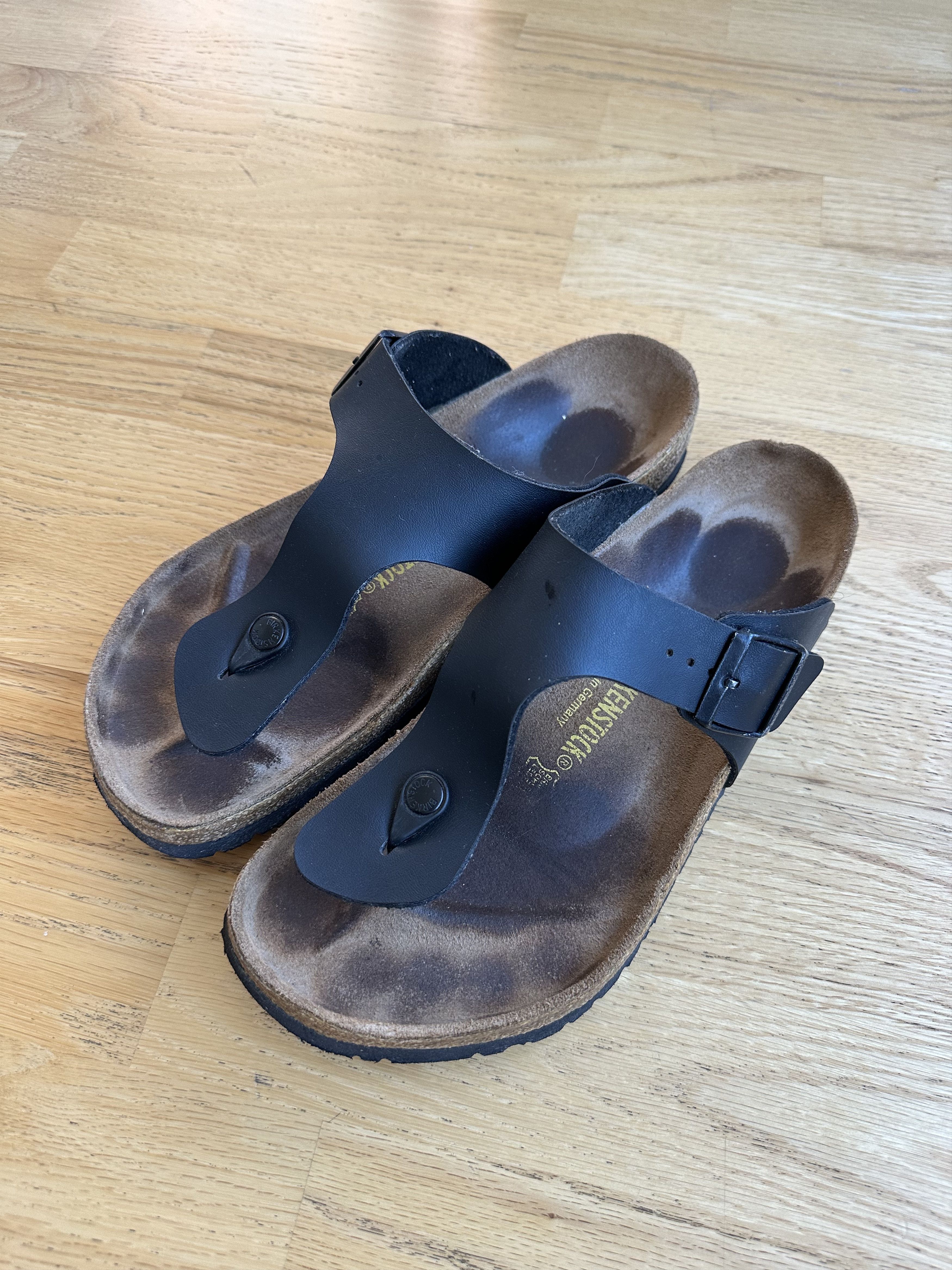 Birkenstock Birkenstock Gizeh Oiled Leather - Habana Size US 11 / EU 44 - 1 Thumbnail
