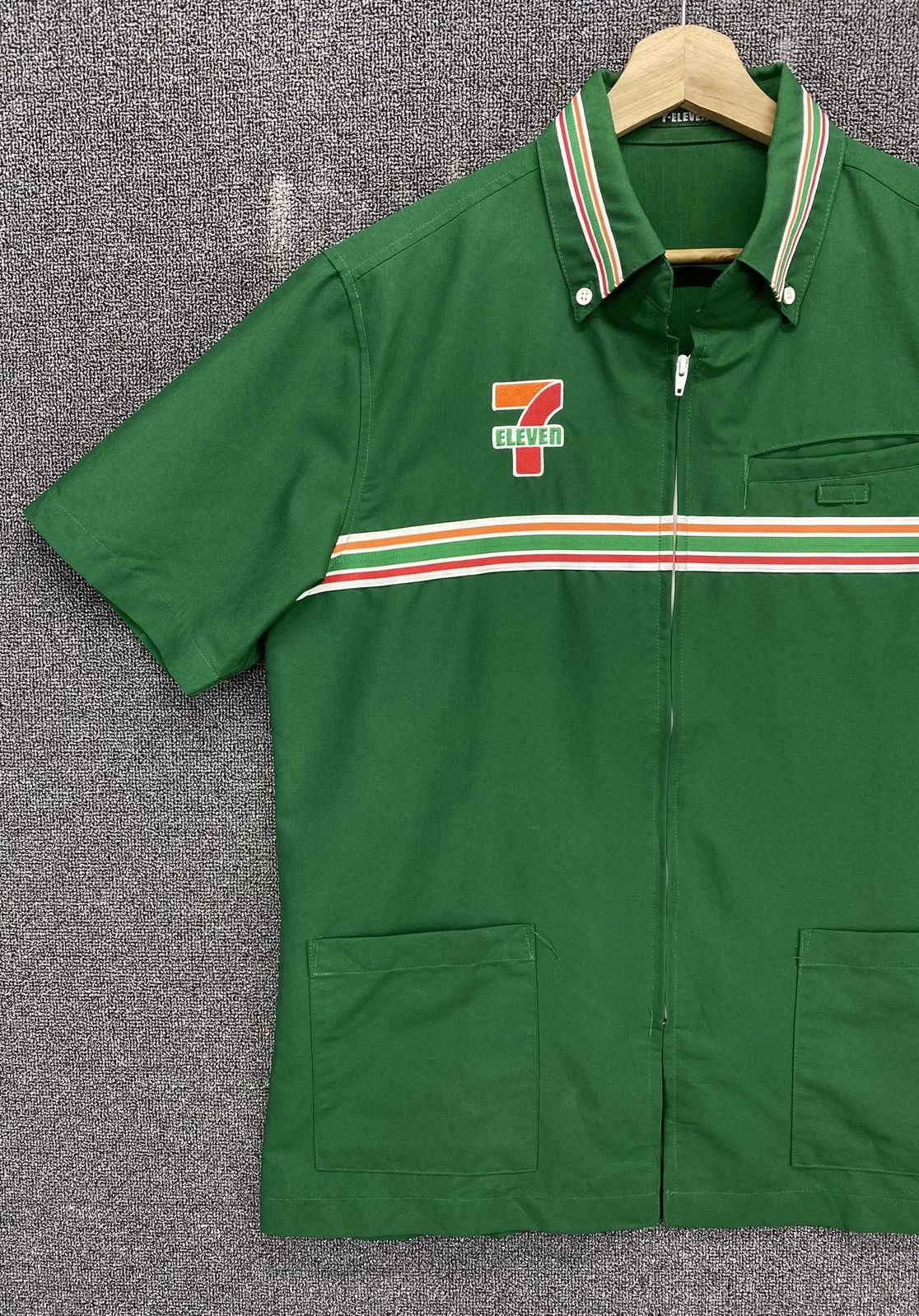 Japanese Brand Vintage 90's 7 ELEVEN Uniform Workwear Zip Up Jacket Size US L / EU 52-54 / 3 - 4 Thumbnail