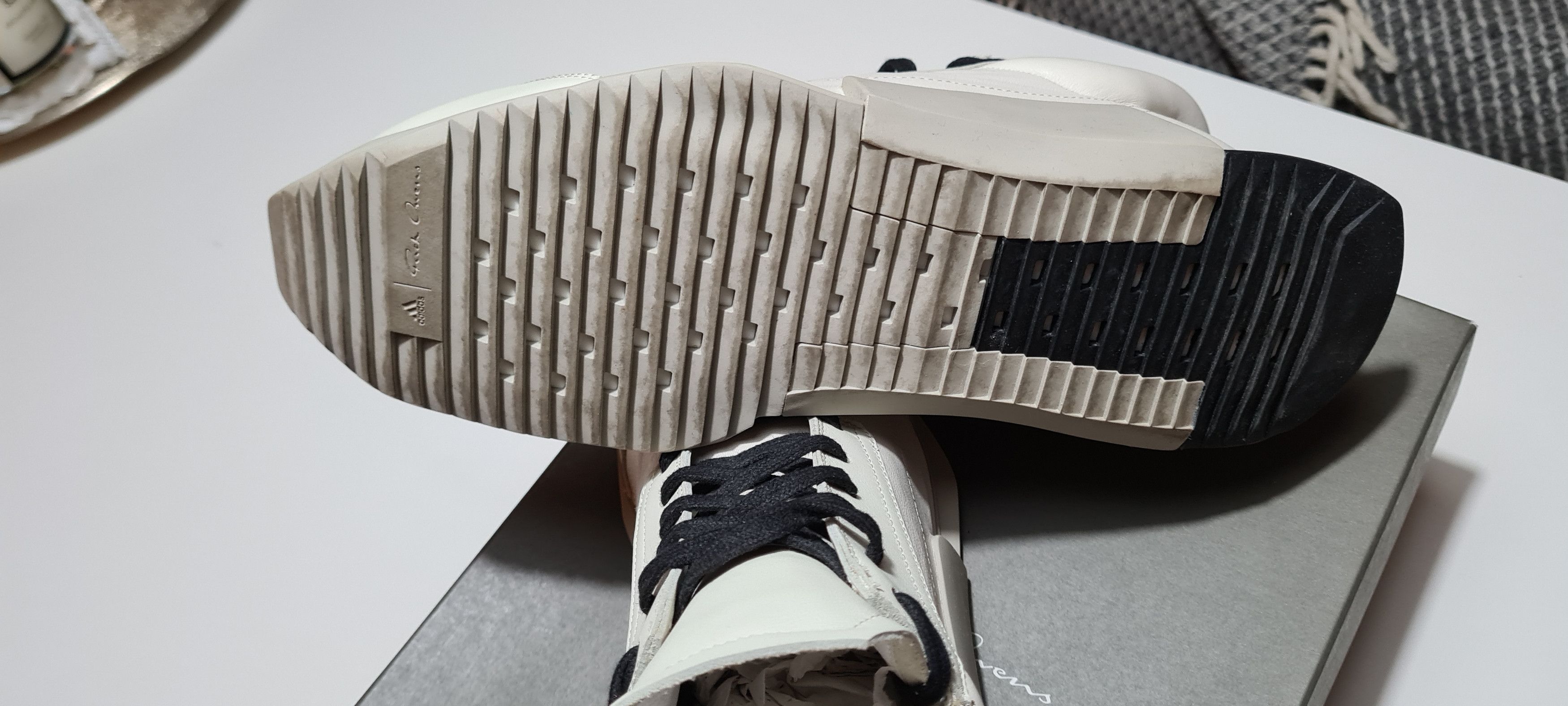 Adidas × Rick Owens Rick Owens Level Runner Low Milky White Size US 9.5 / EU 42-43 - 3 Thumbnail
